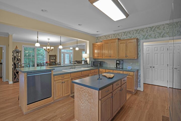 Property Photo: 1527 S Blackstock Road SC 29356