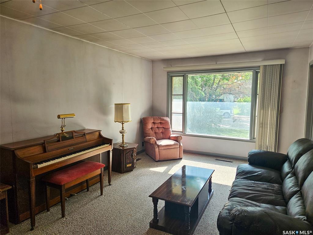 Property Photo:  663 4th Avenue NW  SK S9H 3W4 