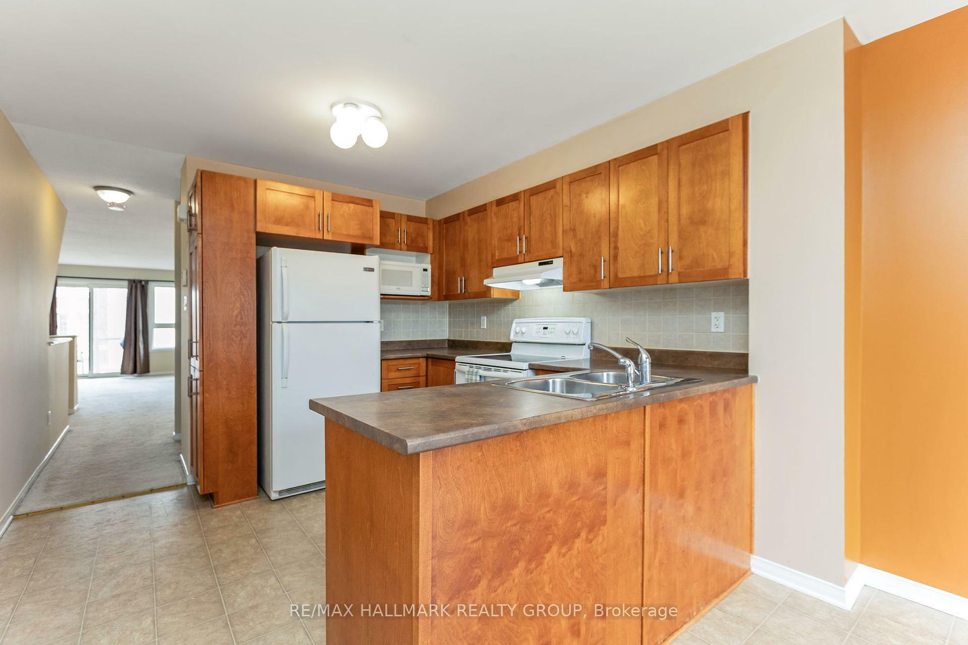 Property Photo: 896 Longfields Drive ON K2J 5K6