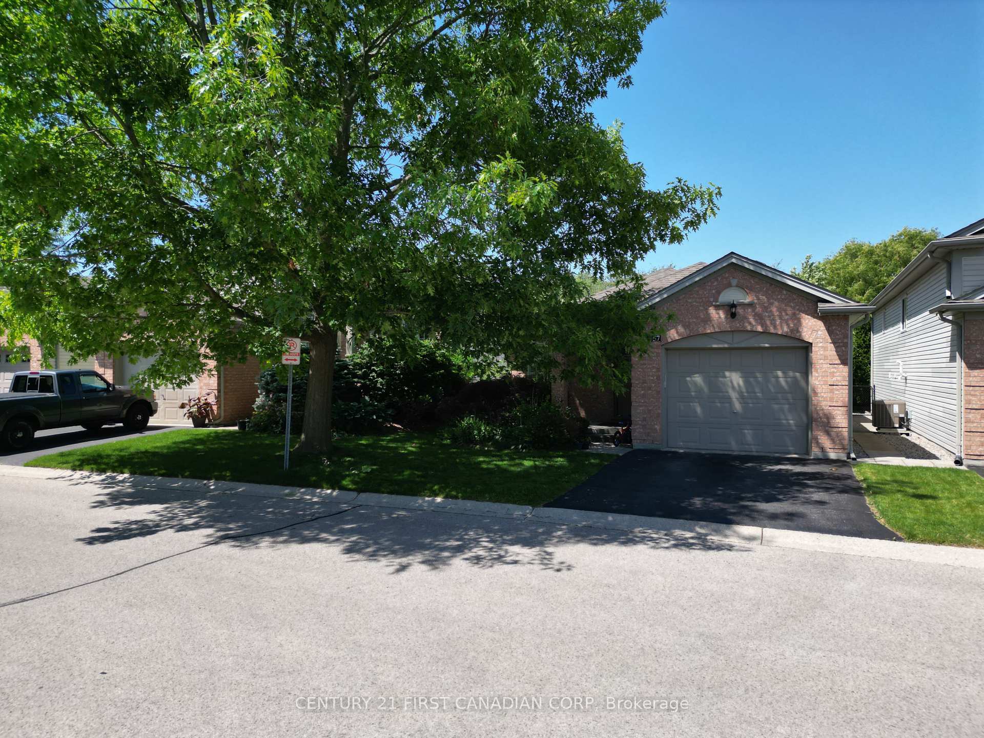 Photo de la propriété: 145 North Centre Road 57 ON N5X 4C7