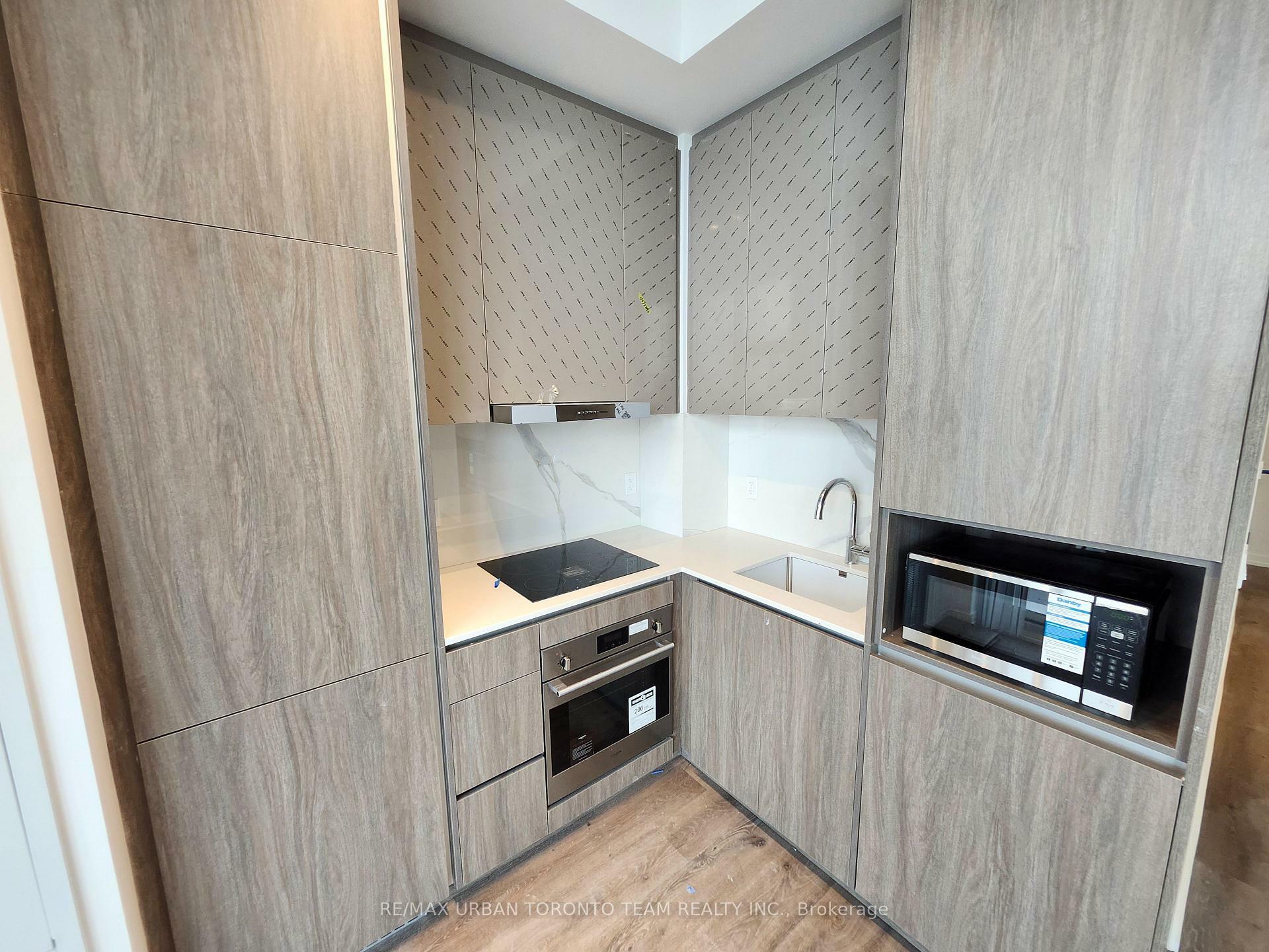 Property Photo: 28 Interchange Way 605 ON L4K 0P8