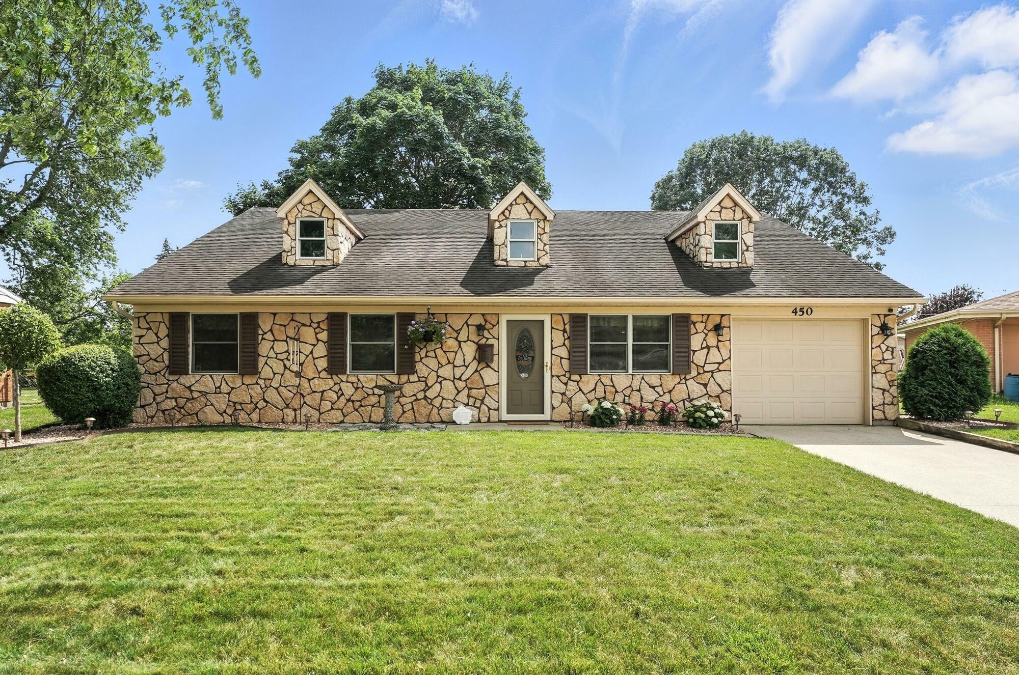 Property Photo: 450 Overfield Place OH 45373
