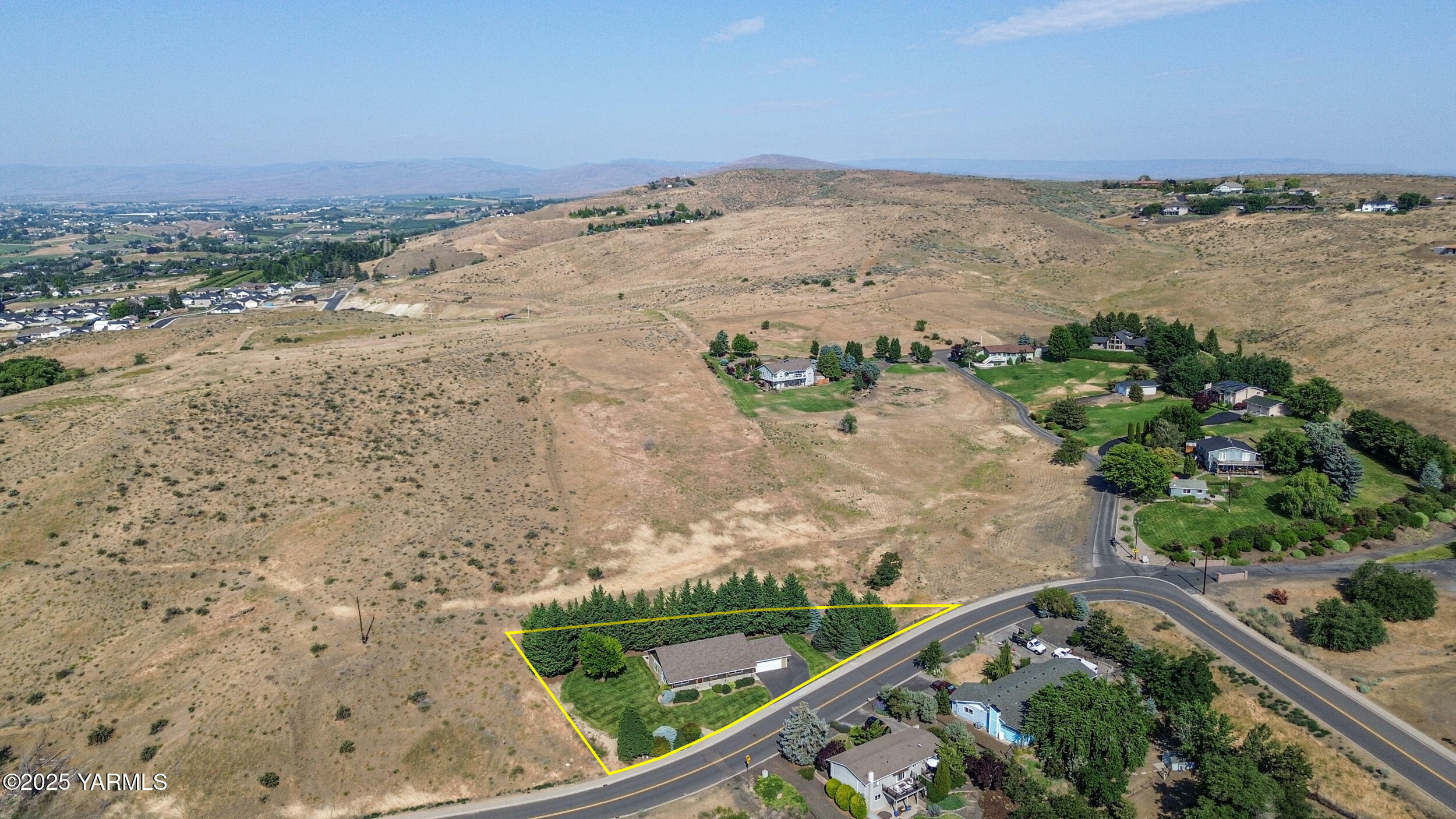 Property Photo:  408 N 84th Ave  WA 98908 