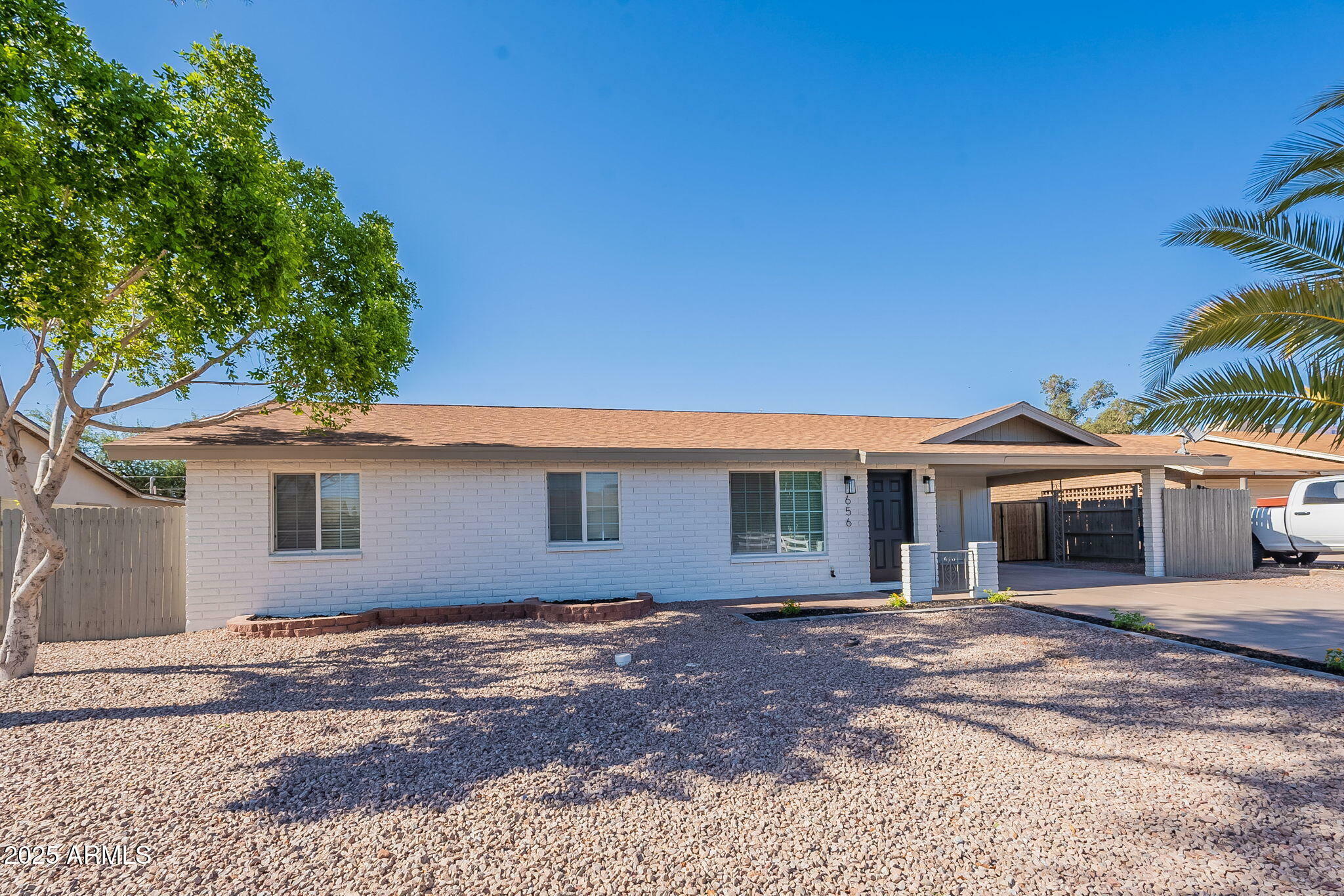 Property Photo:  656 E Mesquite Avenue  AZ 85119 