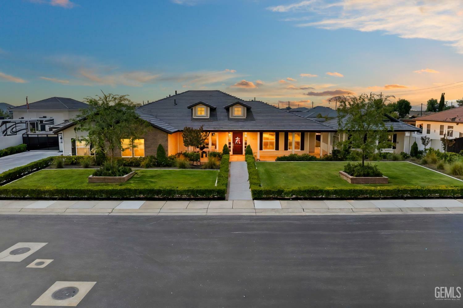Property Photo: 16725 Bellewood Place CA 93314