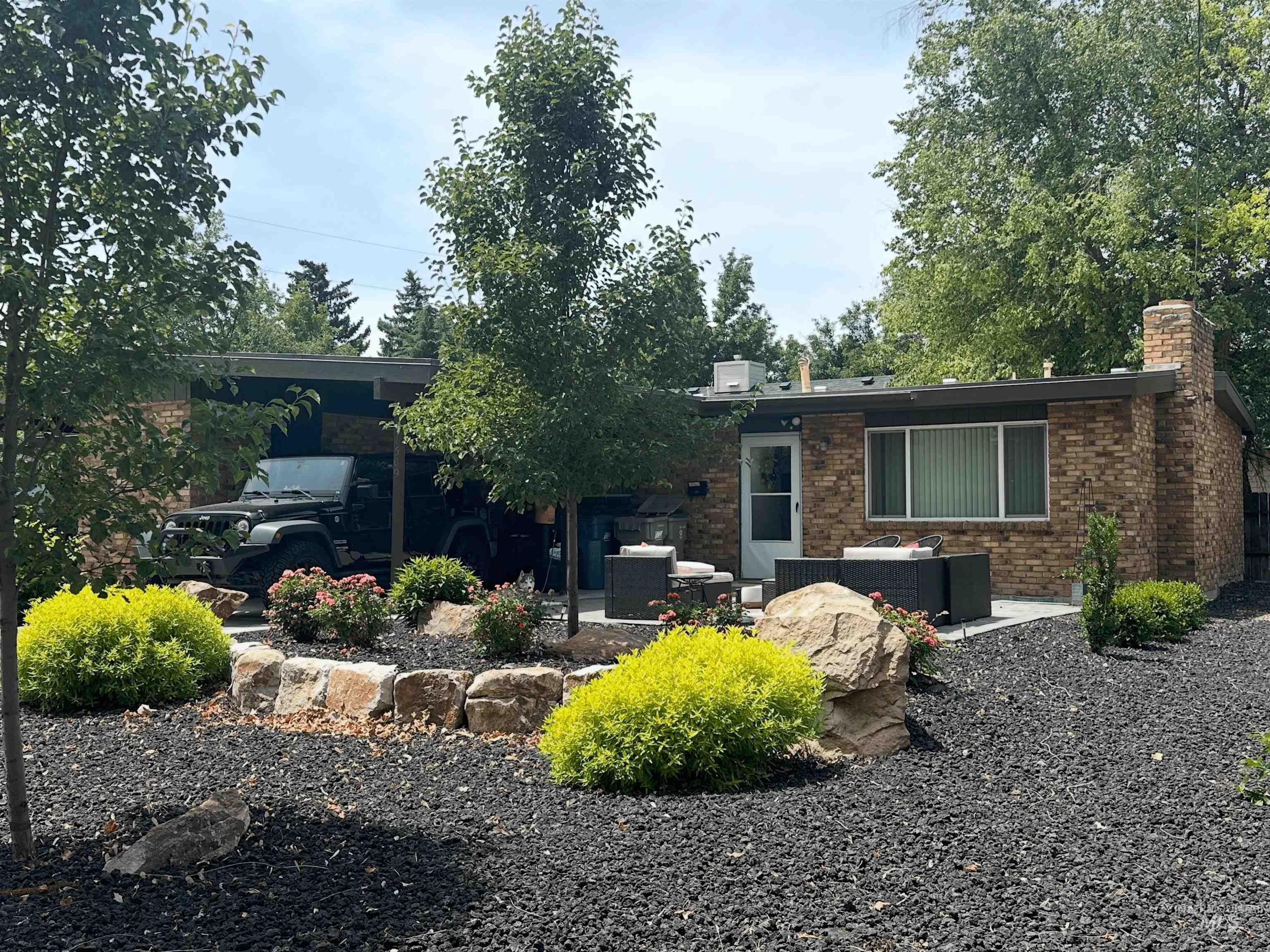 Property Photo:  1509-1511 S Arcadia St  ID 83705 