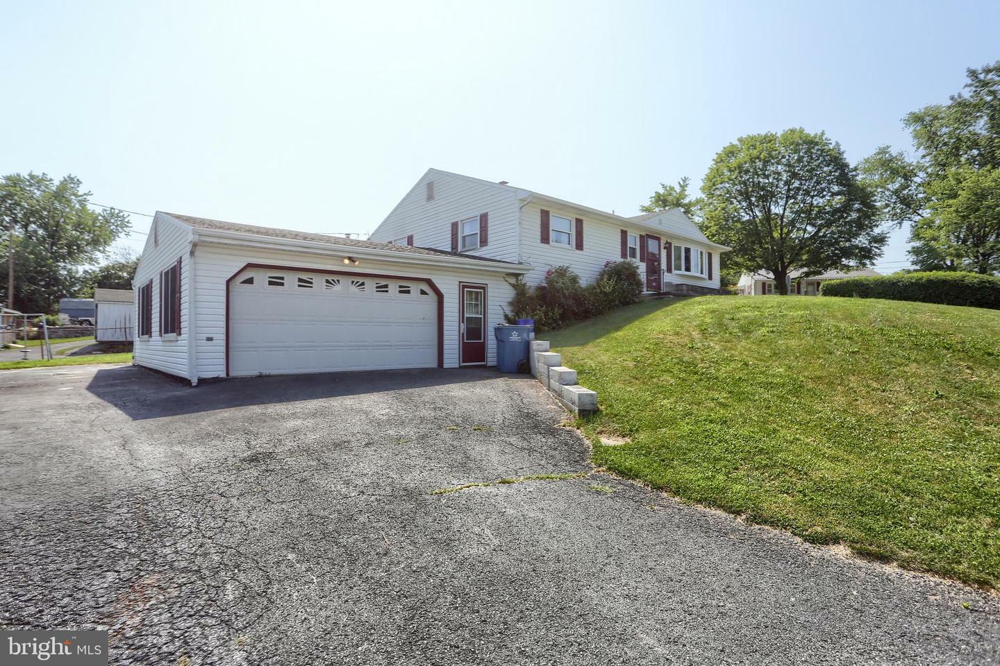 Property Photo:  101 Walton Avenue  PA 17013 