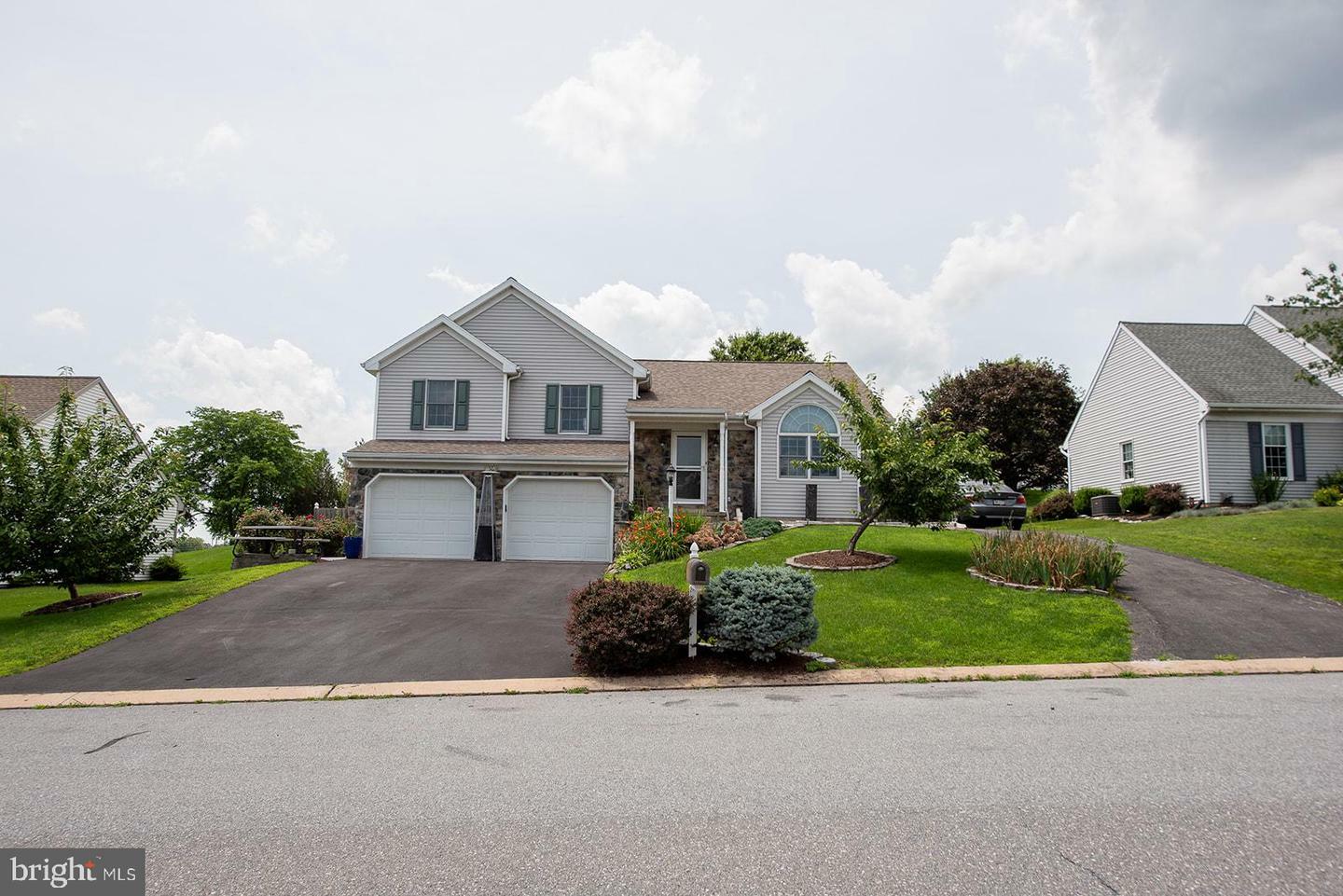 Property Photo: 34 Shefford Drive PA 17022