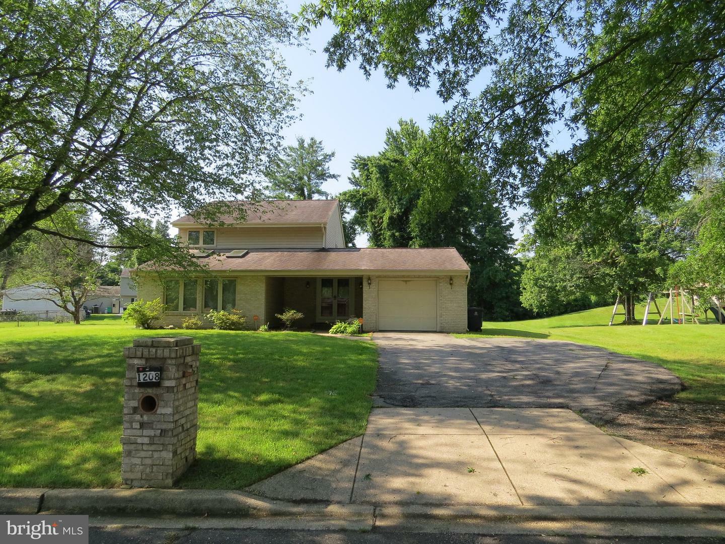 Property Photo: 1208 Pickering Circle MD 20774