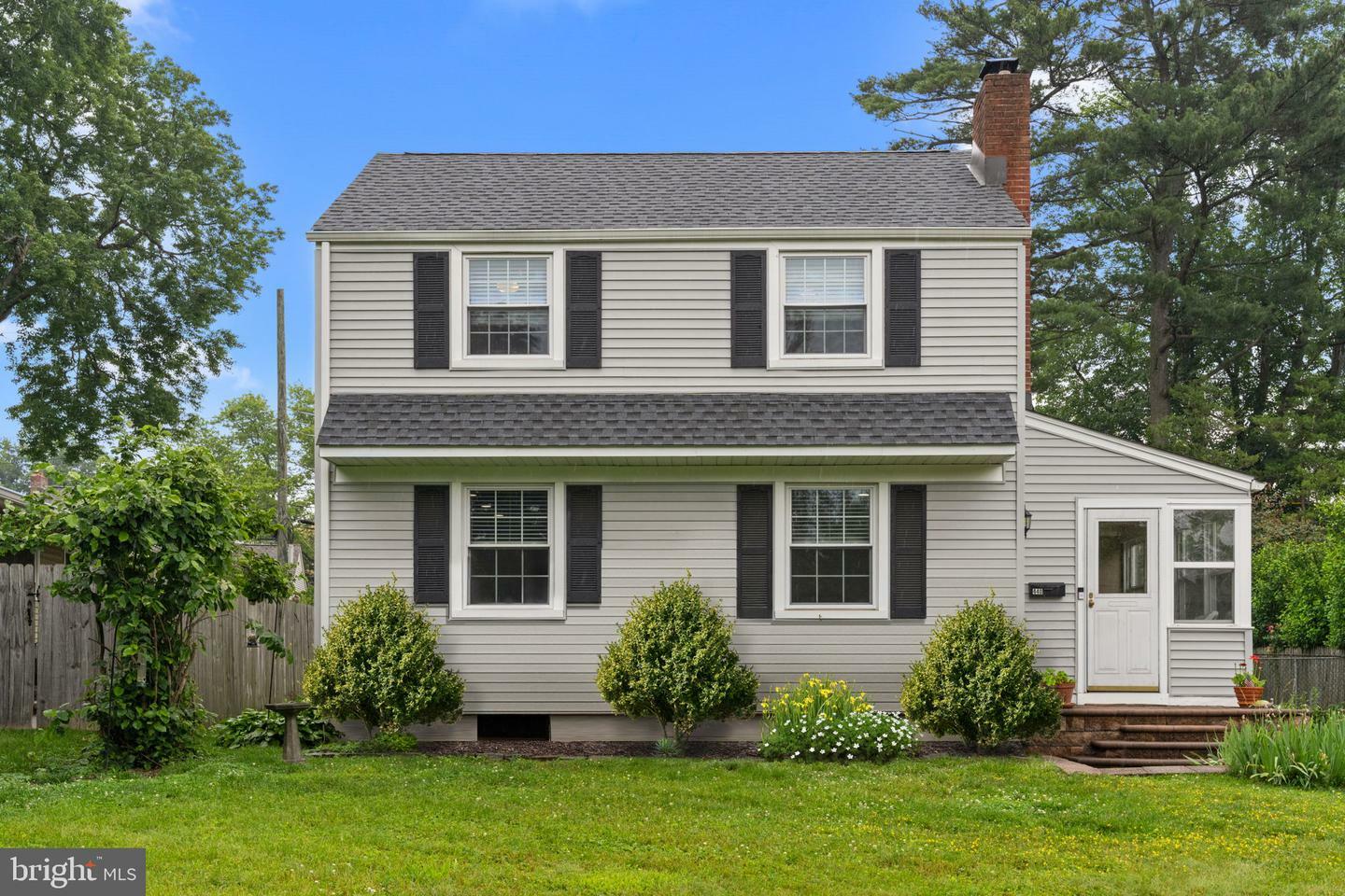 Property Photo: 440 E Magnolia Drive PA 19067