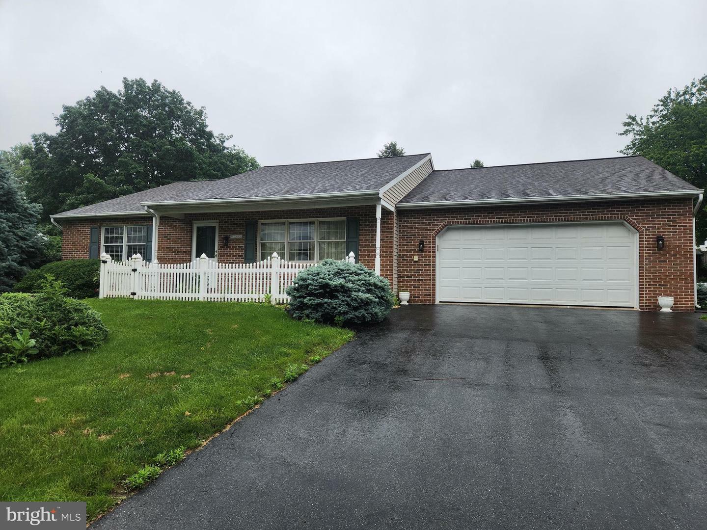 Property Photo: 208 E 6th Street PA 17543