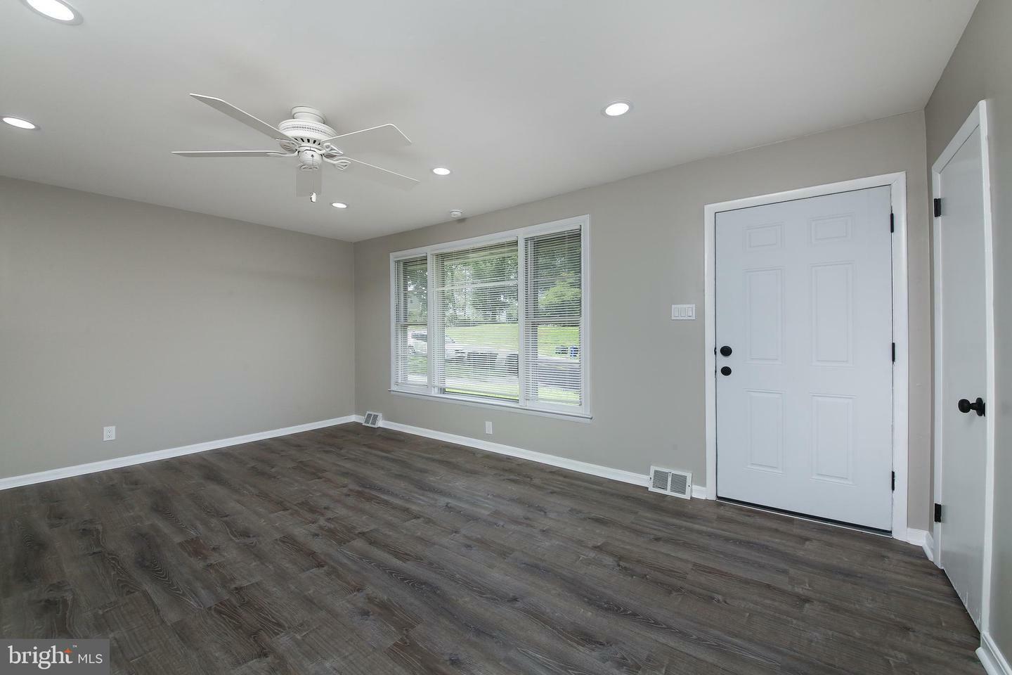 Property Photo: 2870 Woodland Road PA 19001