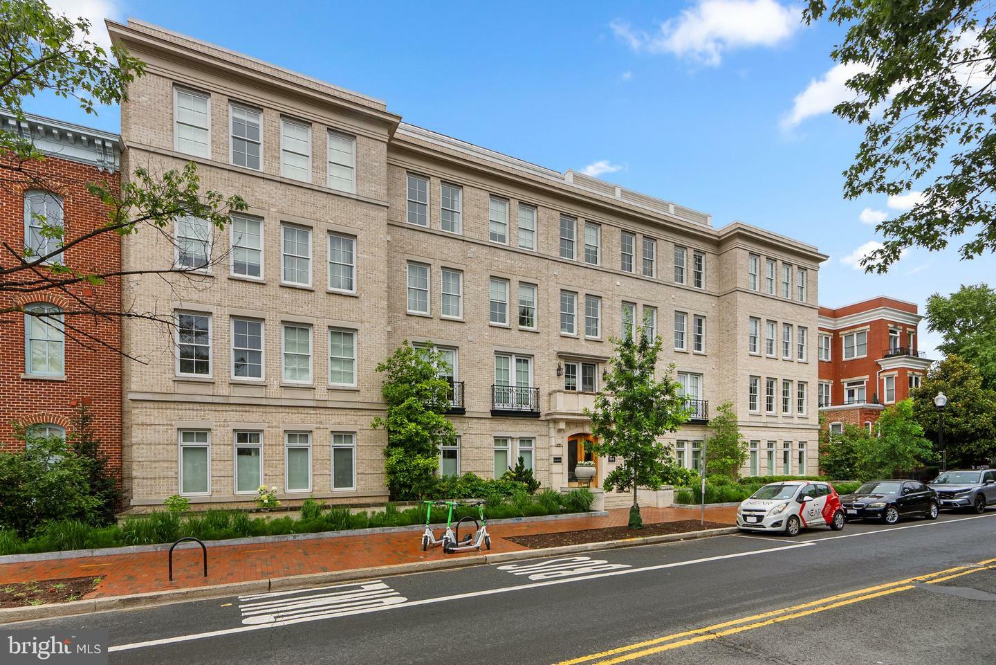 Property Photo:  300 8th Street NE 102  DC 20002 