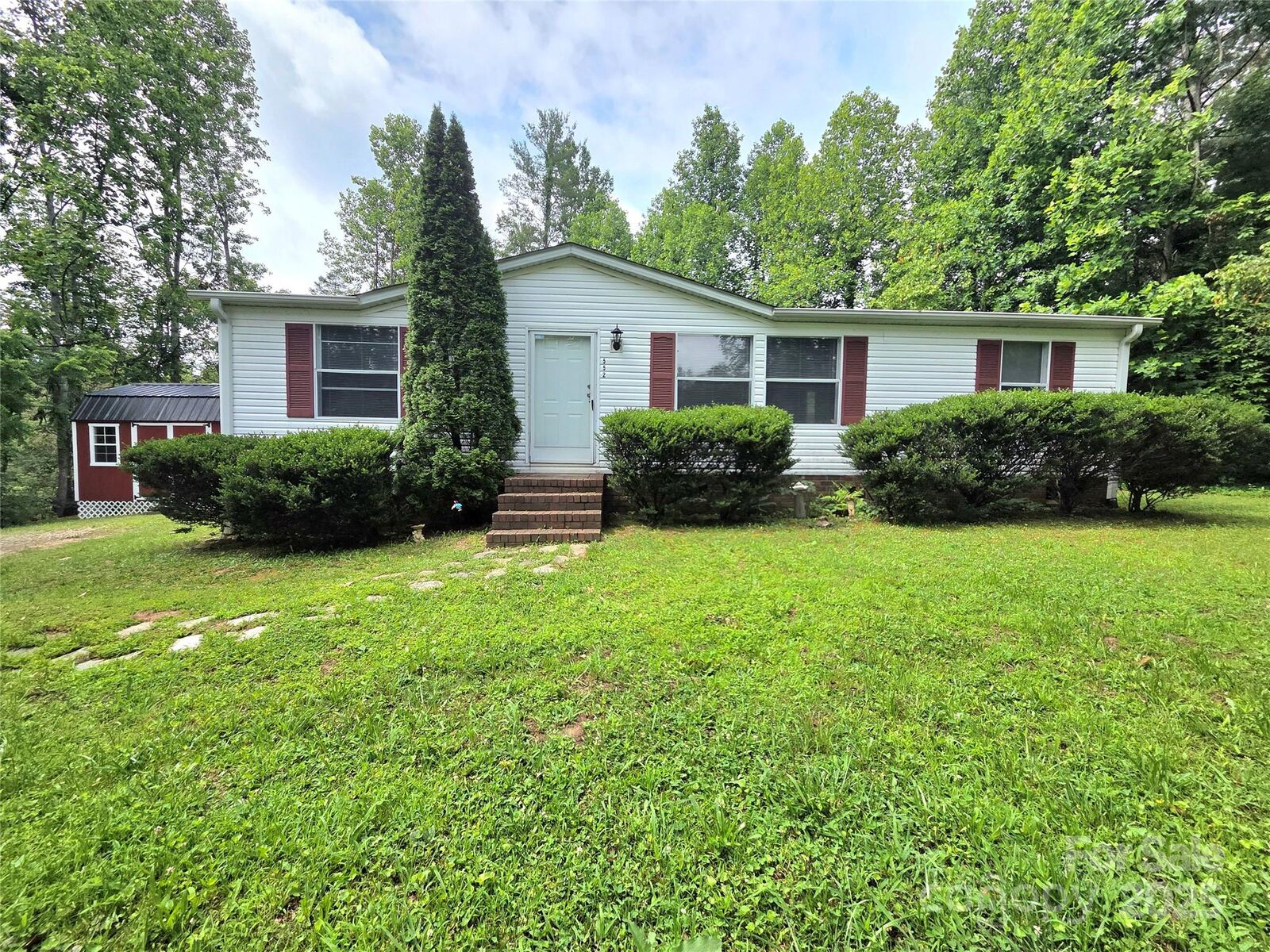 Property Photo: 552 Hidden Forest Drive NC 28752