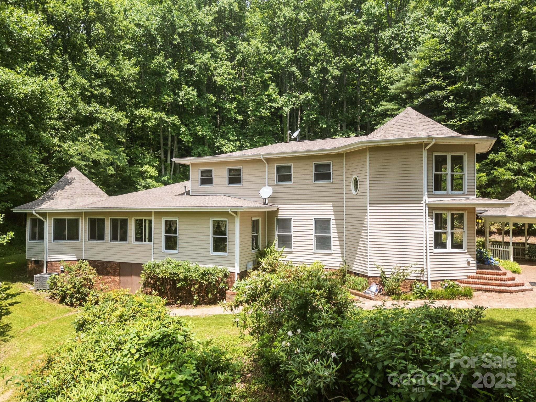 Property Photo: 235 Kinder Lane NC 28716