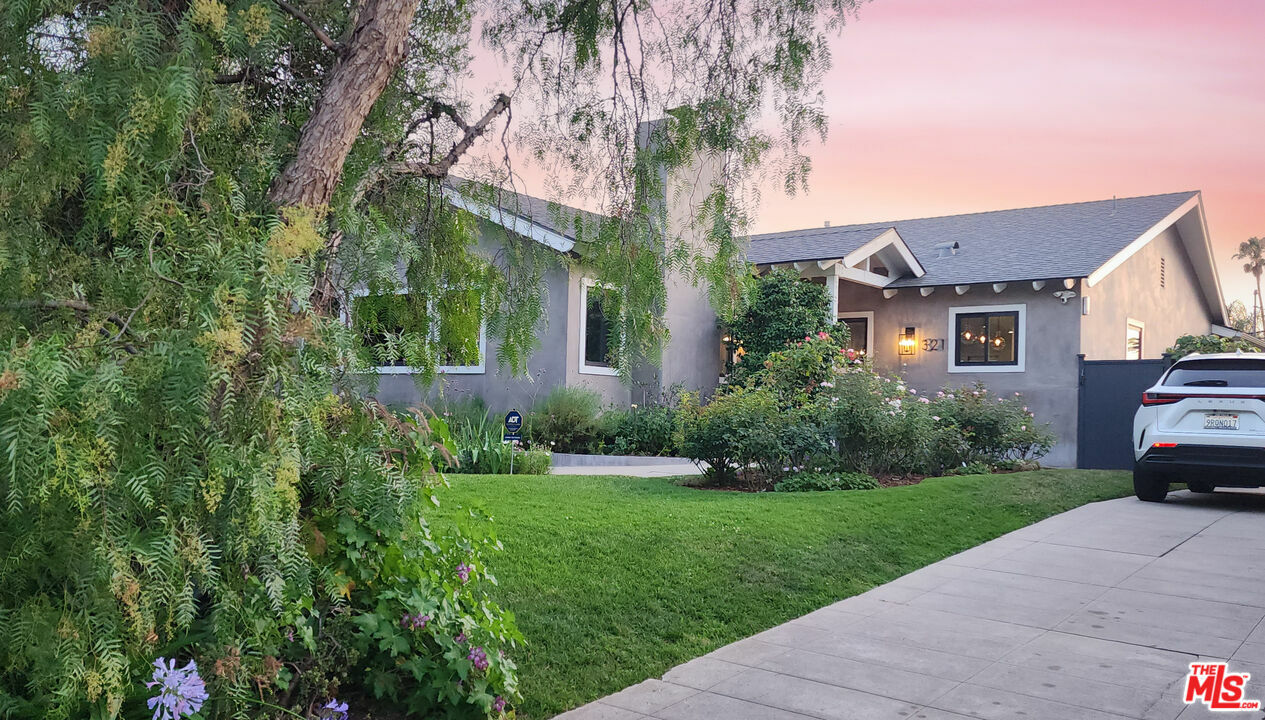 Property Photo: 321 N Van Ness Ave CA 90004