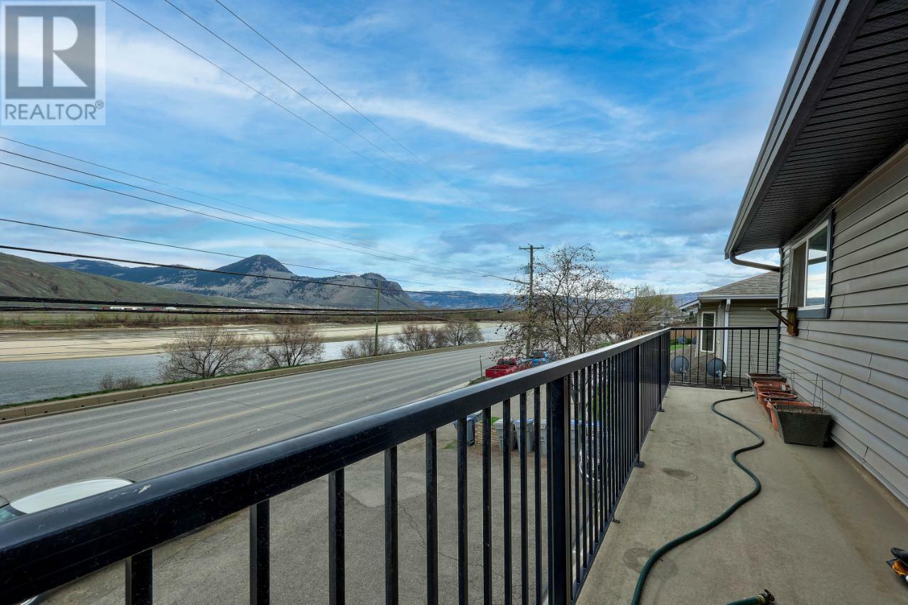 Photo de la propriété: 2090/2092 Westsyde Road BC V2B 7C2