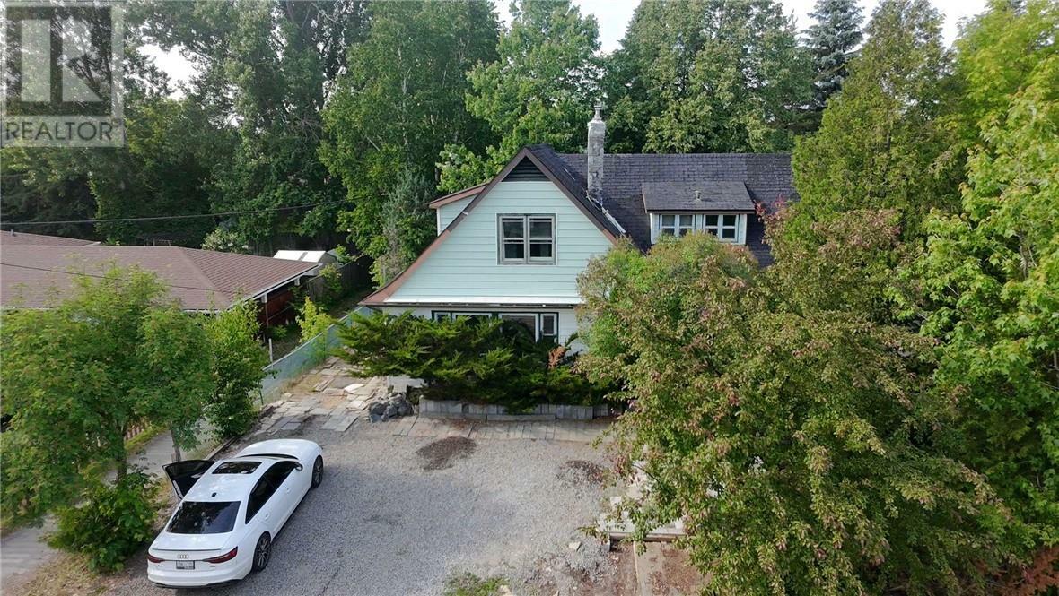 Photo de la propriété: 1560-1562 Gemmell Street ON P3A 1H1