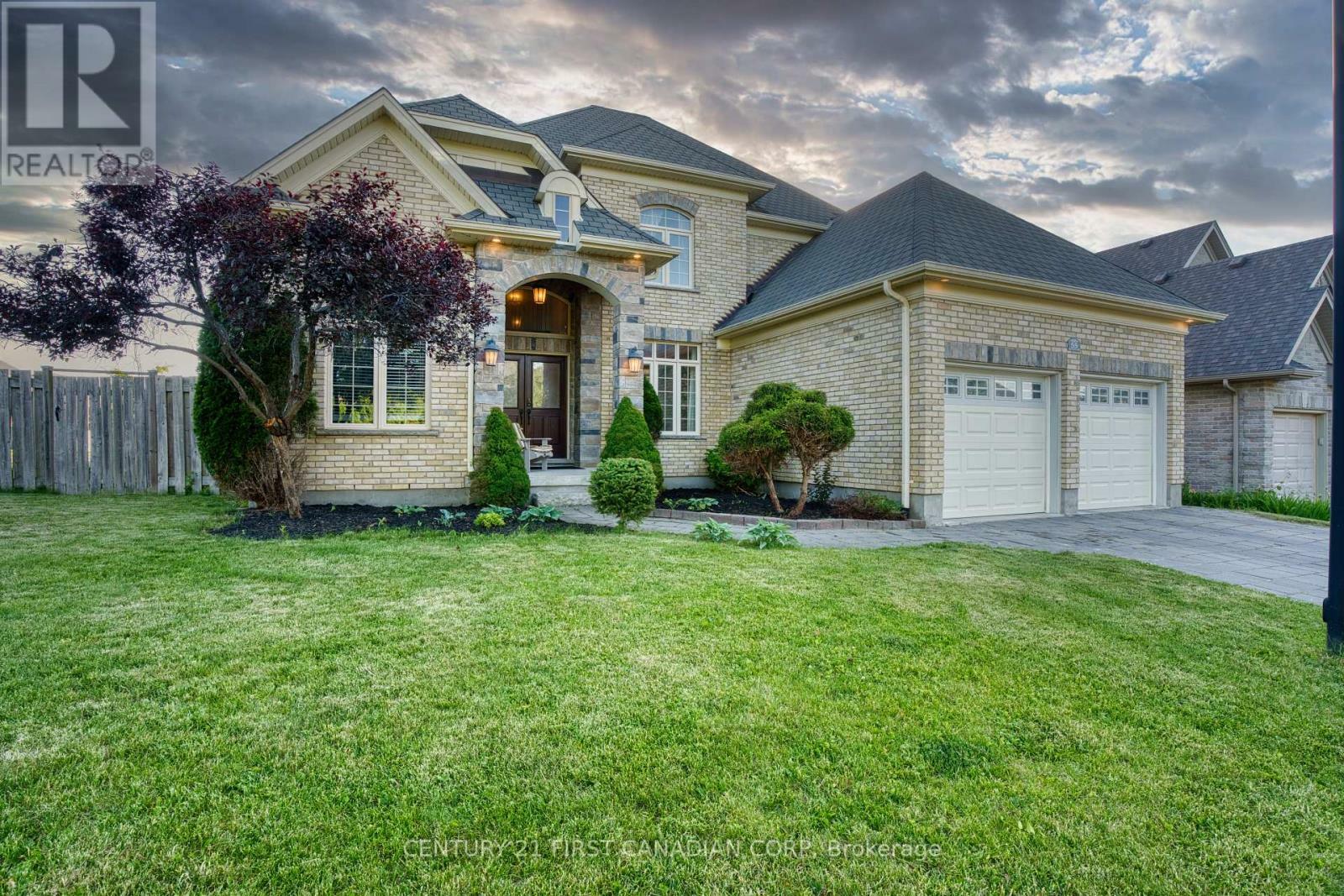 Property Photo: 515 Skyline Avenue 55 ON N5X 0H4