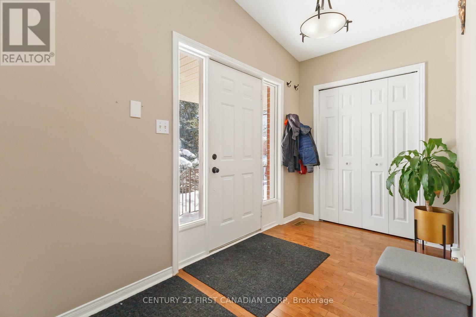 Property Photo: 256 White Sands Drive ON N6M 1H9