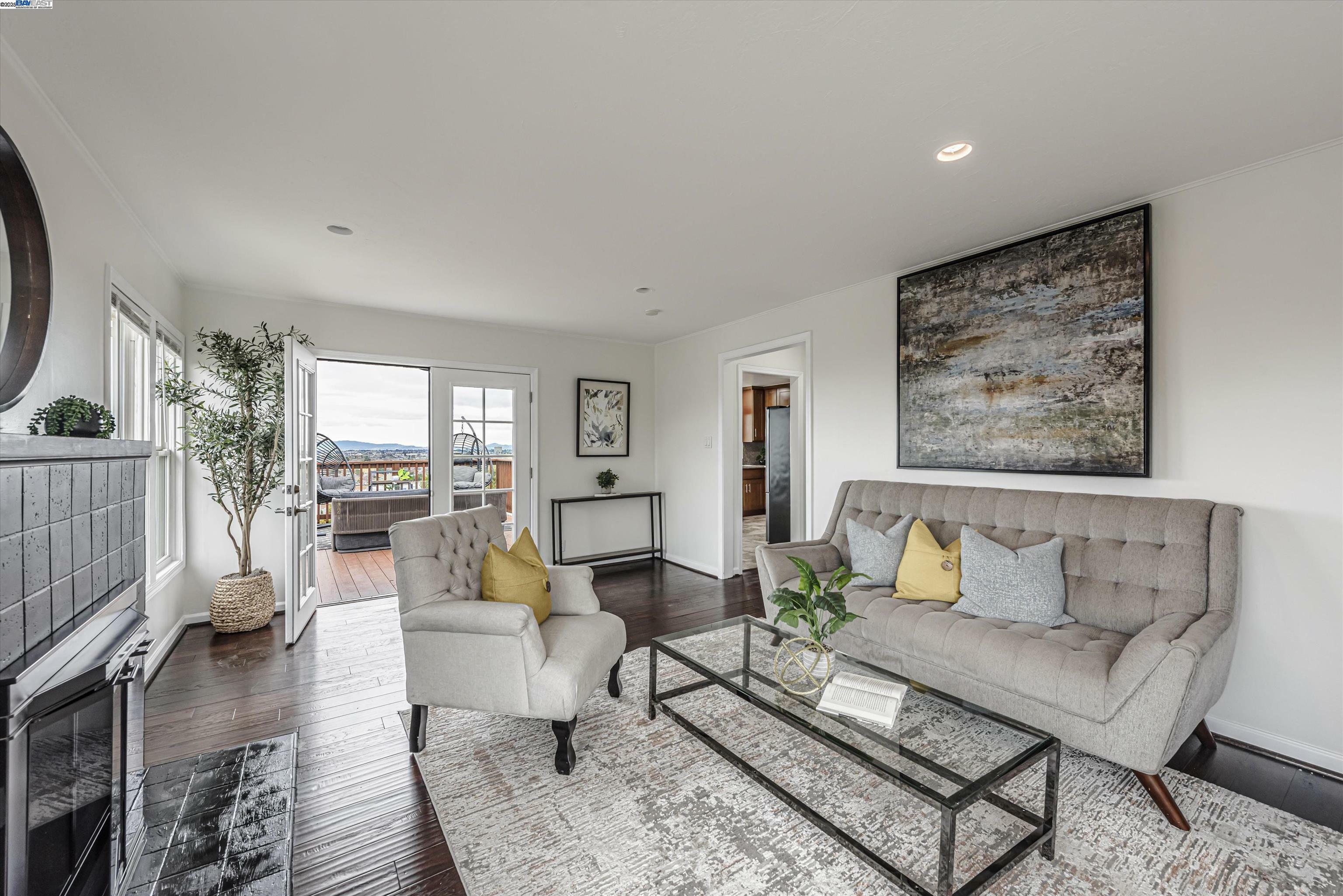 Property Photo: 9883 Lawlor St CA 94605