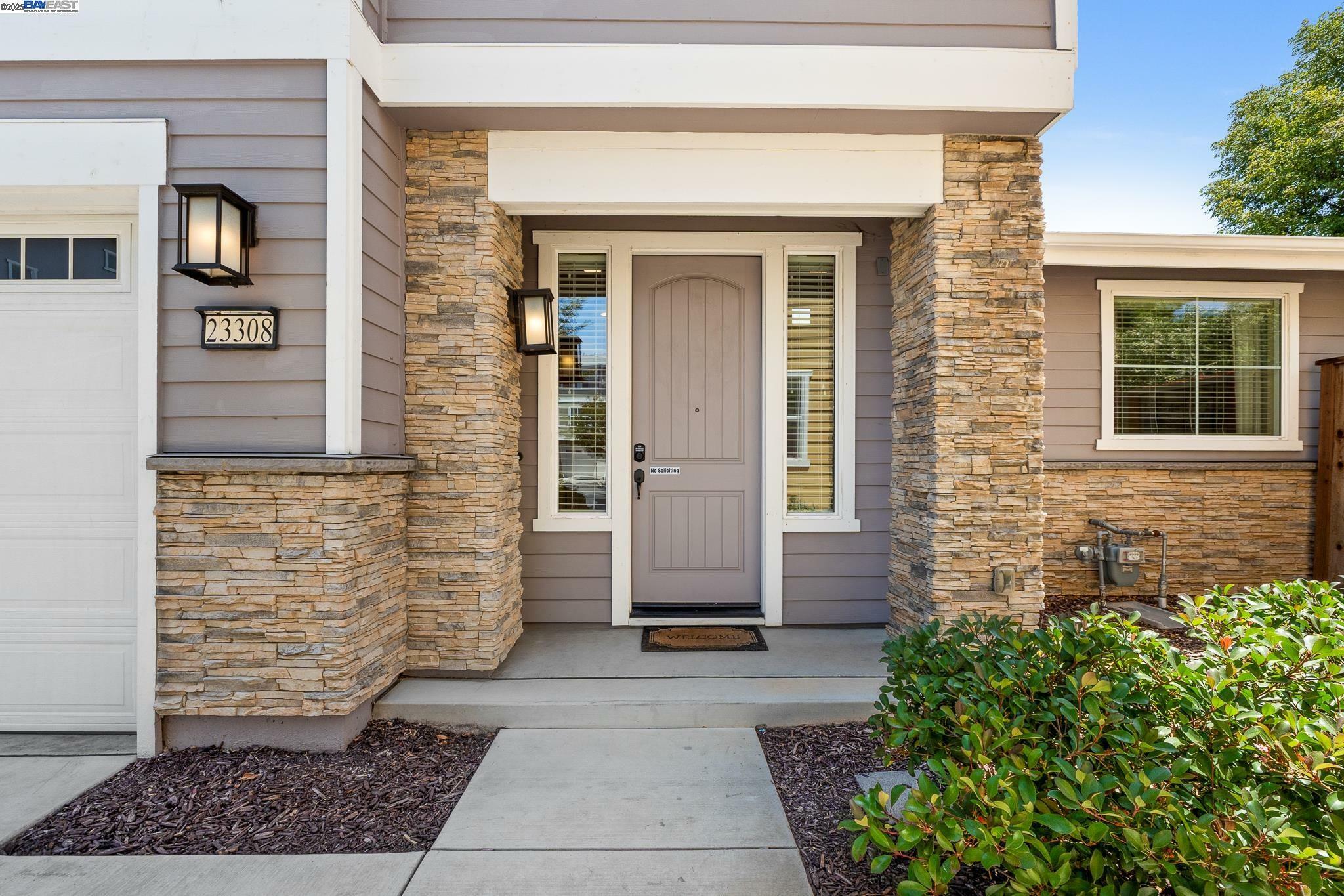 Property Photo: 23308 Wilmot Cir CA 94545