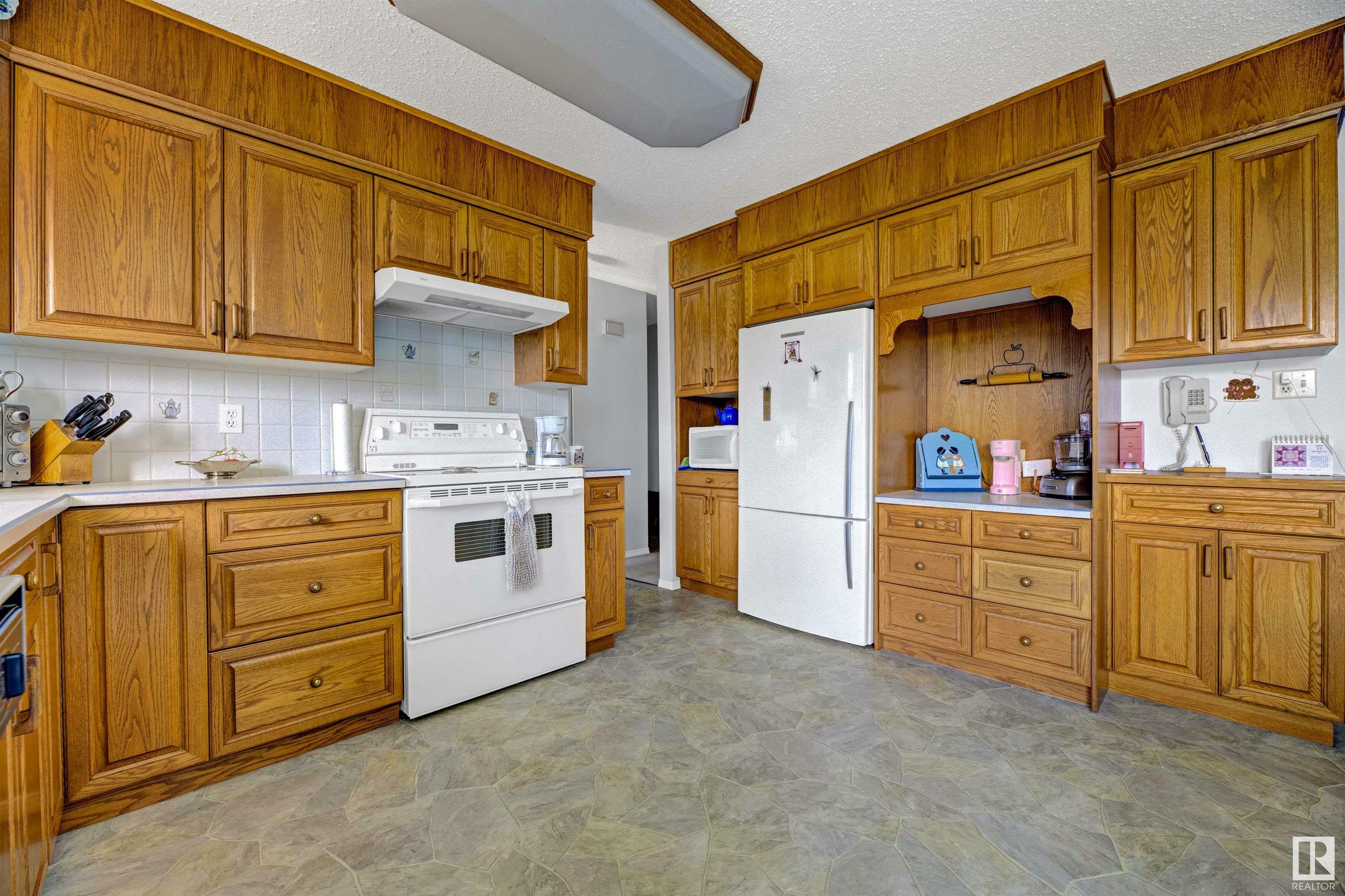 Property Photo: 19 Garden Valley Drive AB T7Z 1T5
