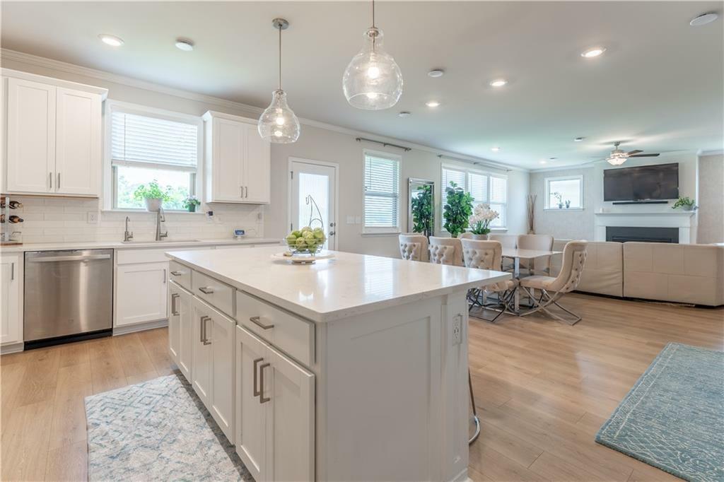 Property Photo: 8540 Stratford Oaks Avenue GA 30107
