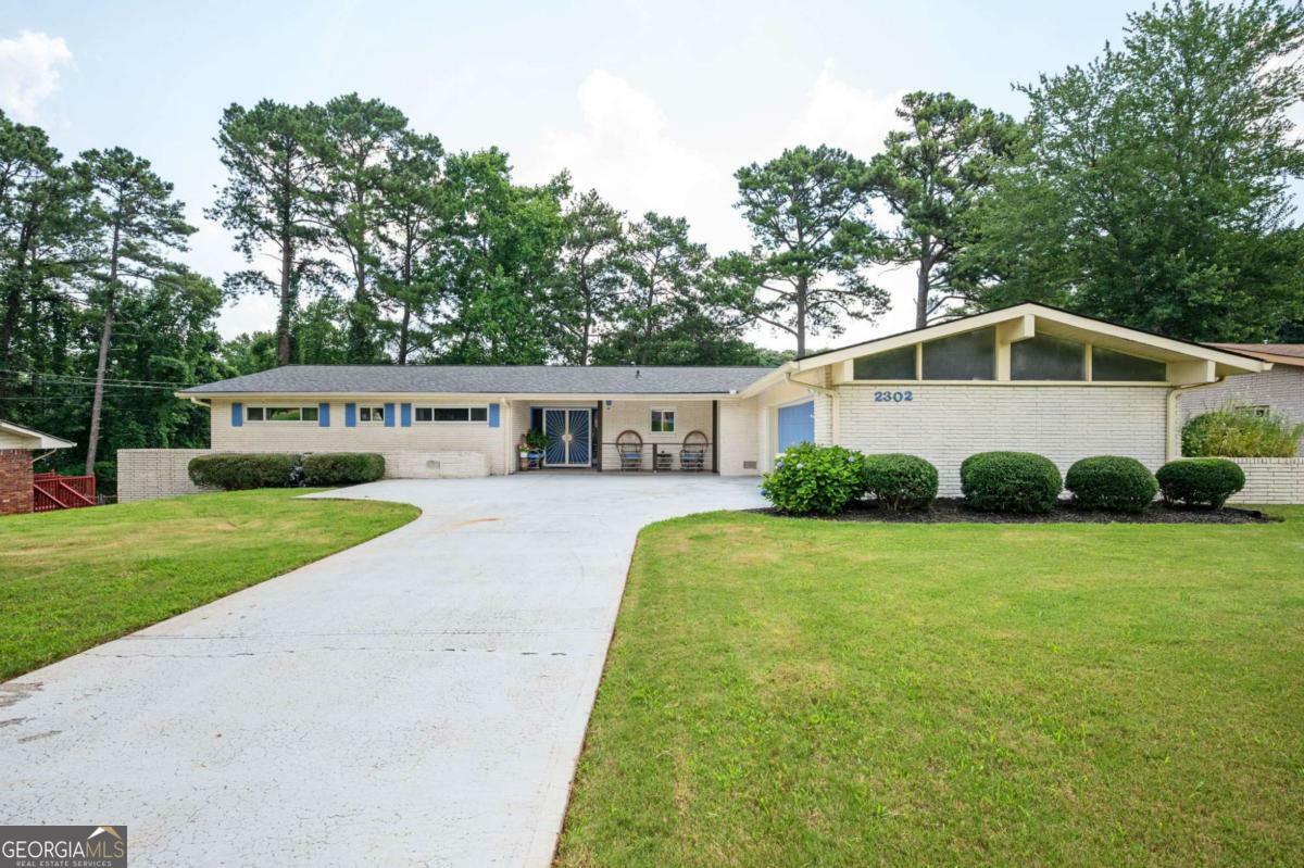 Property Photo: 2302 Springside Way GA 30032