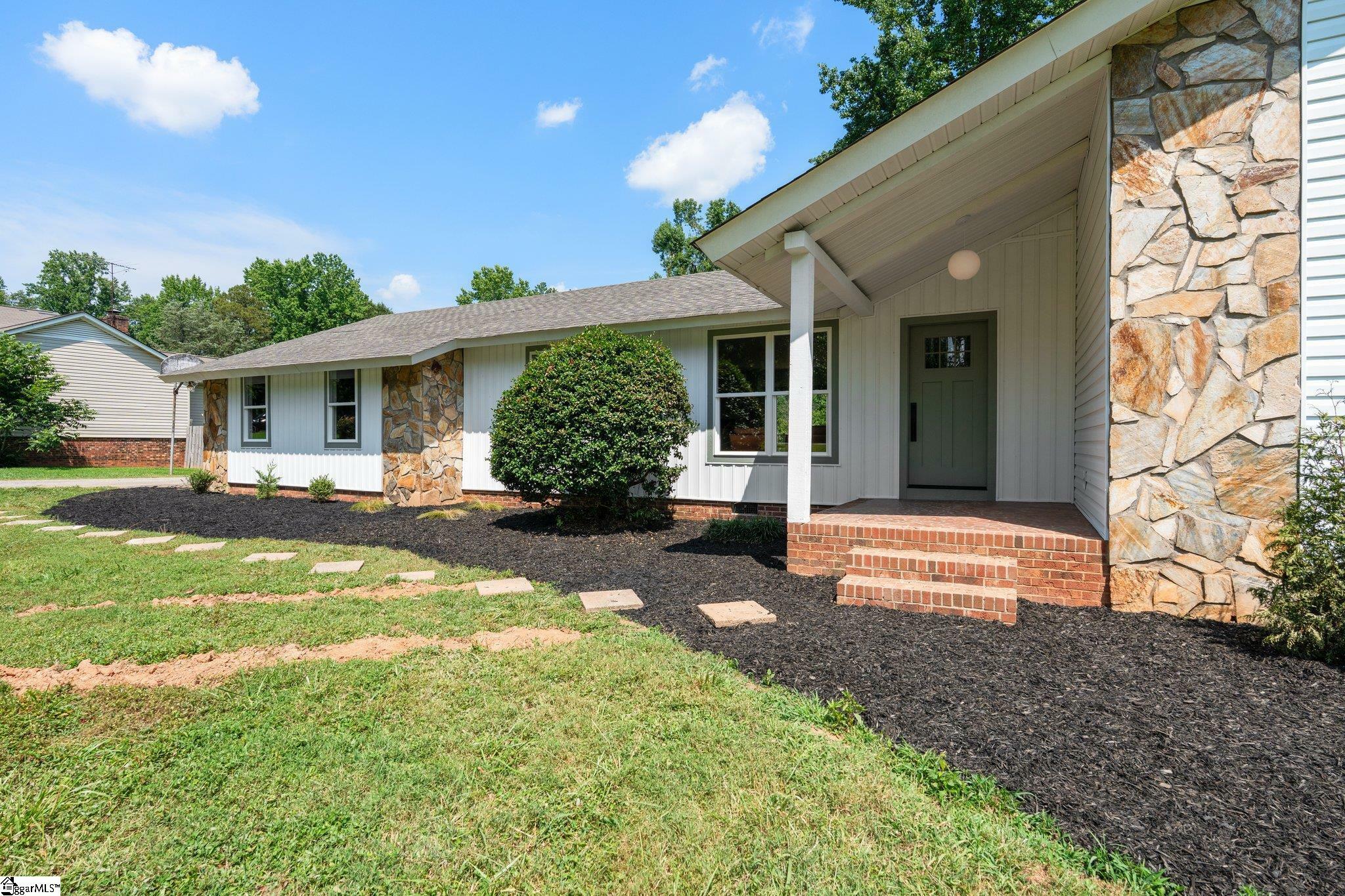 Property Photo: 3420 E Croft Circle SC 29302