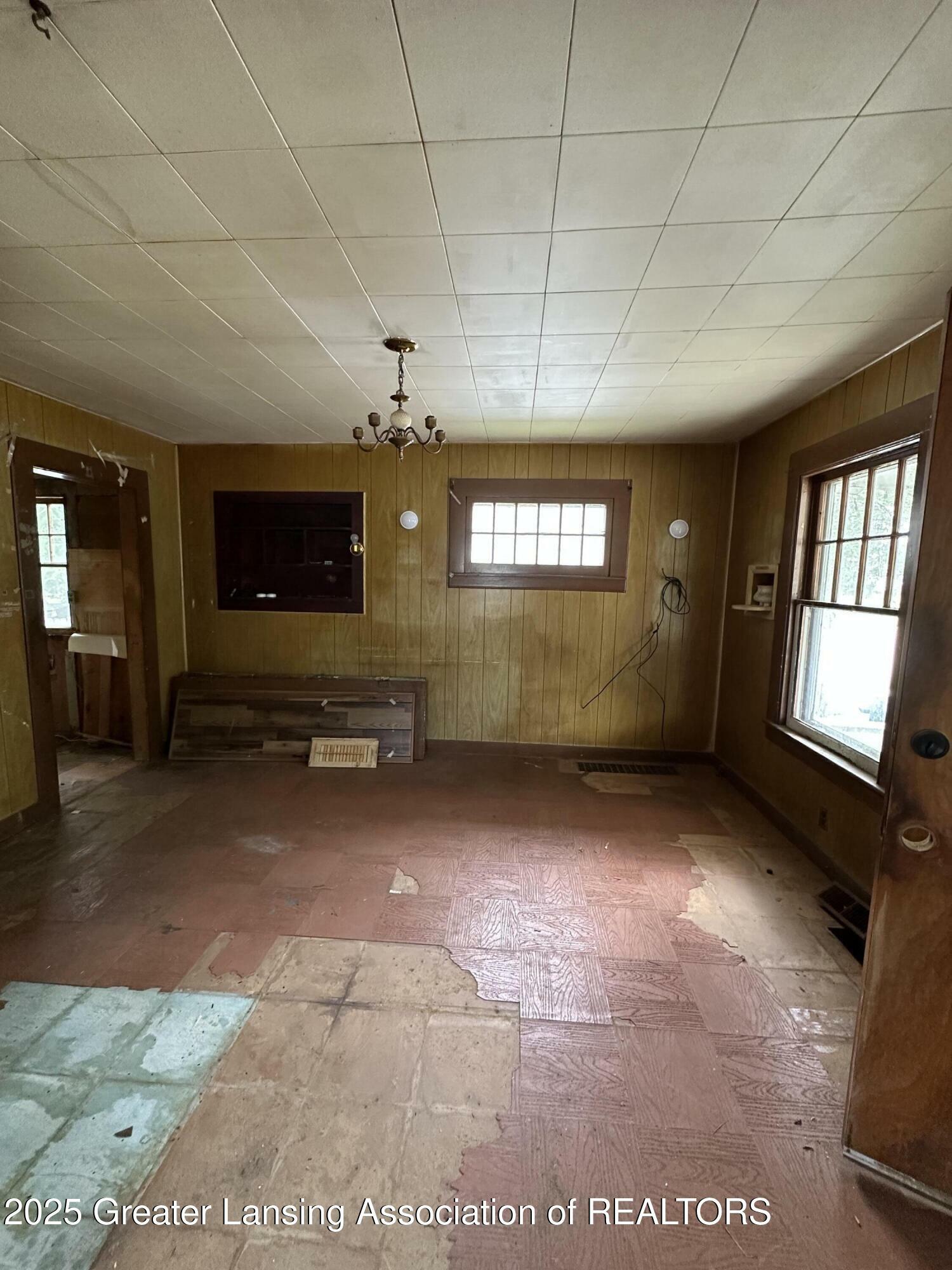 Property Photo: 1004 McCullough Street MI 48912