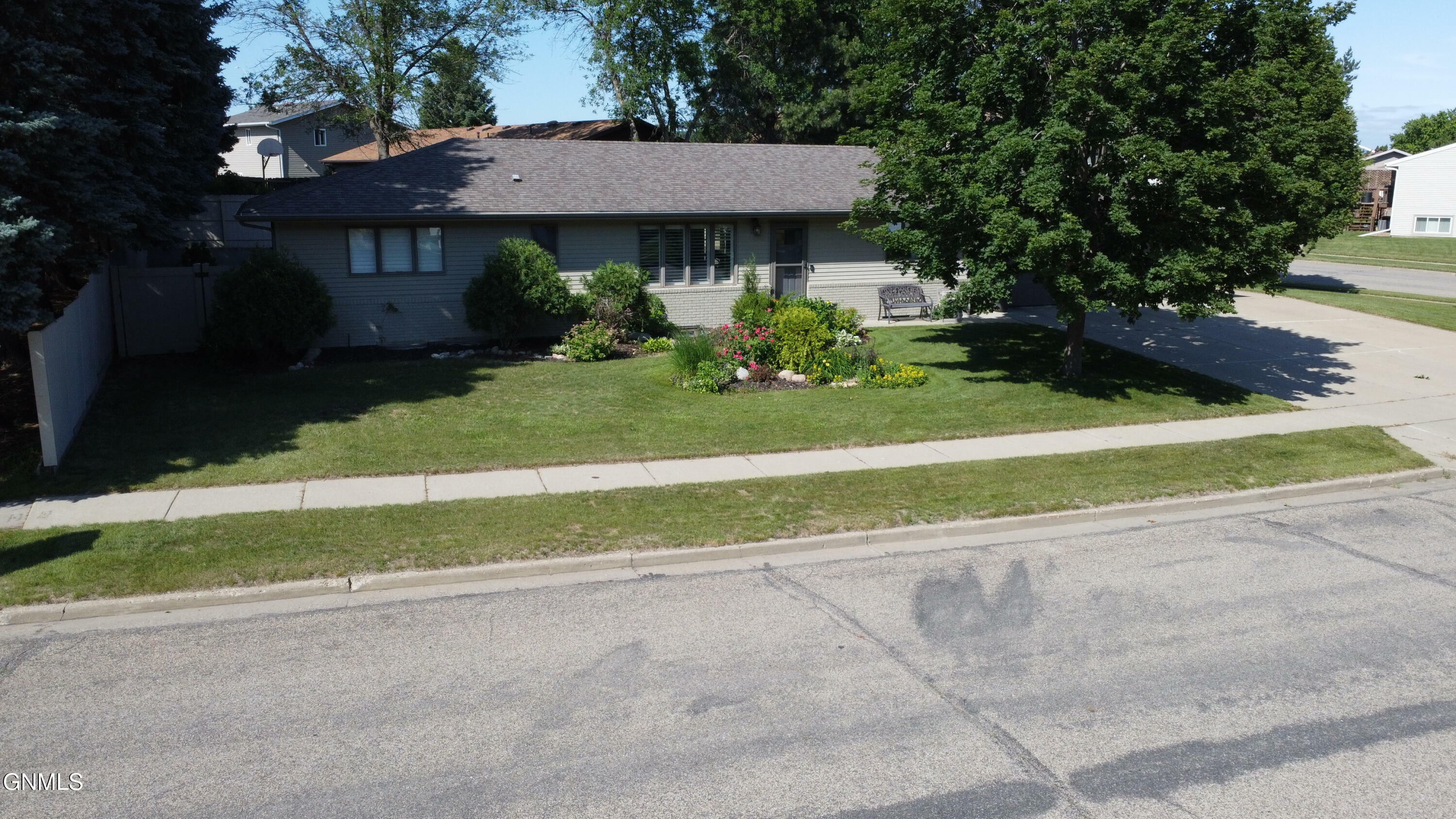 Property Photo: 1902 Grandview Lane ND 58503
