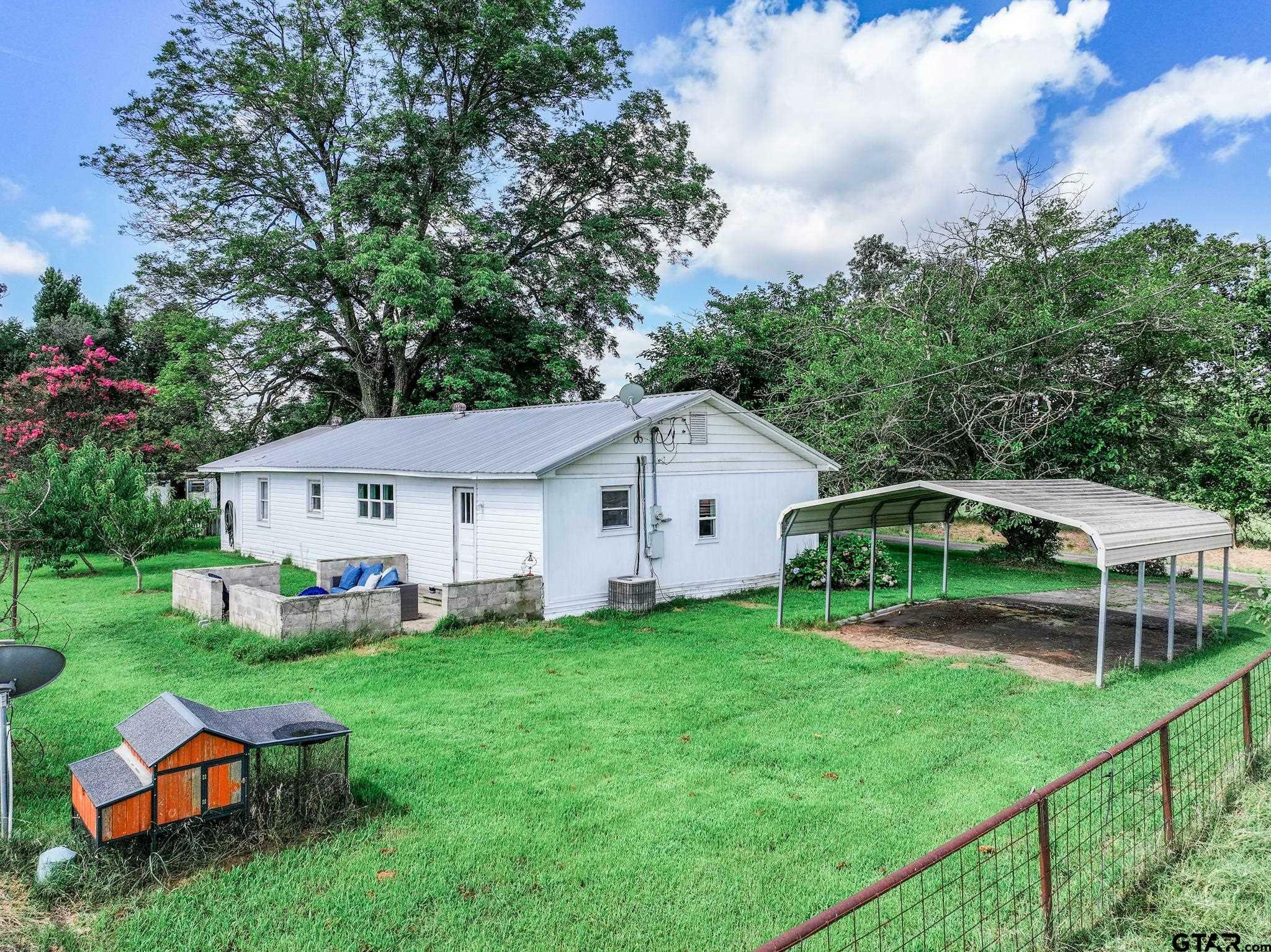 Property Photo:  909 County Road 3055  TX 75457 