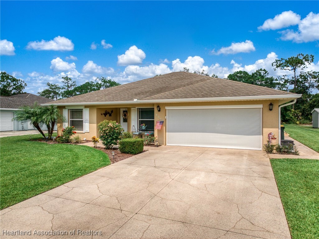 Property Photo: 4508 Medina Way FL 33875