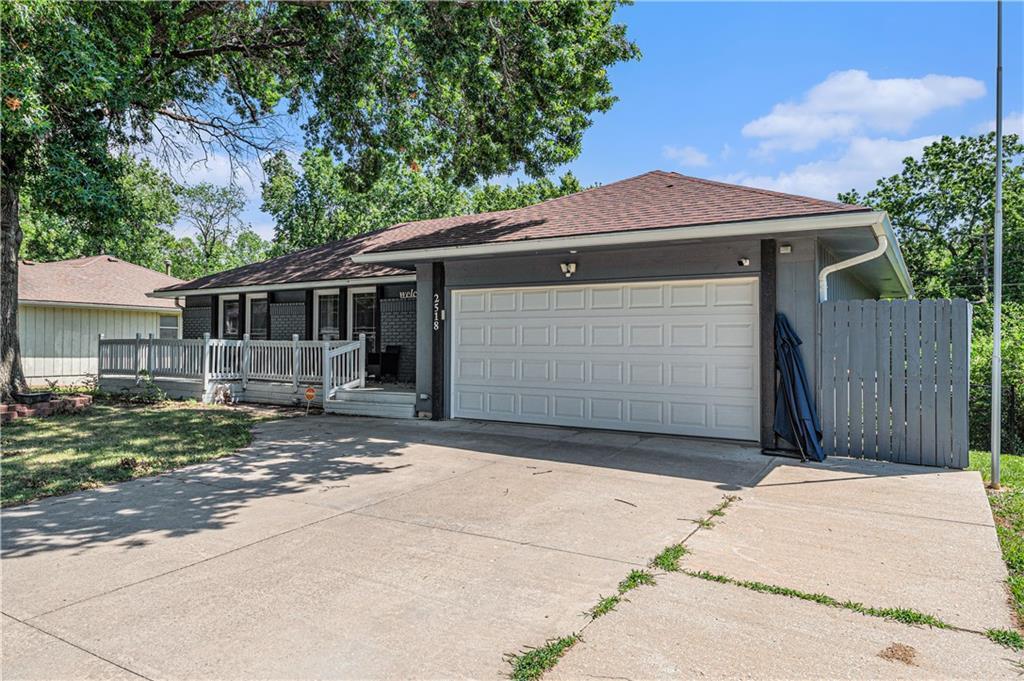 Property Photo: 2518 Arrowhead Road KS 66614