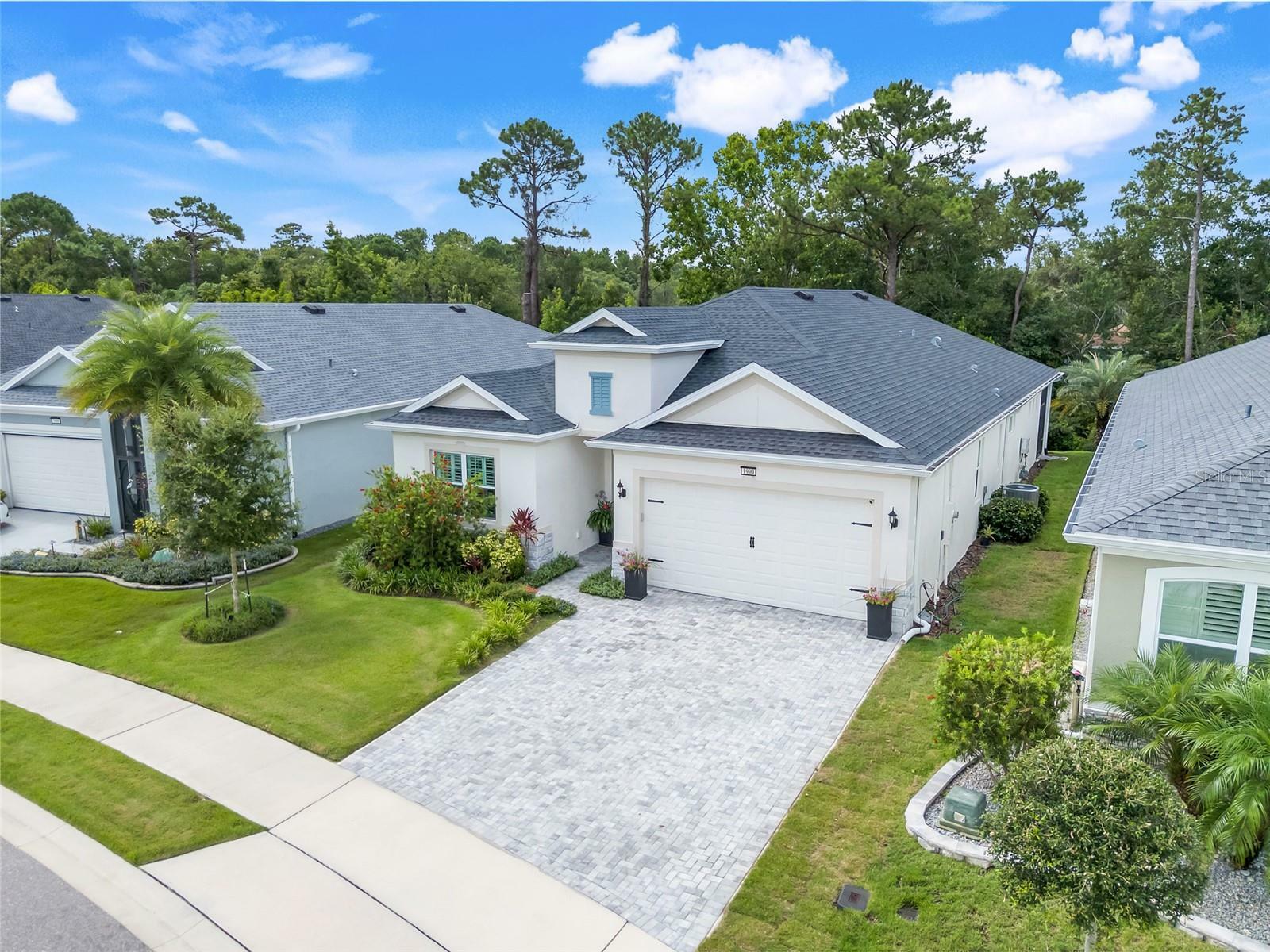 Property Photo: 1990 Wallingford Loop FL 32757