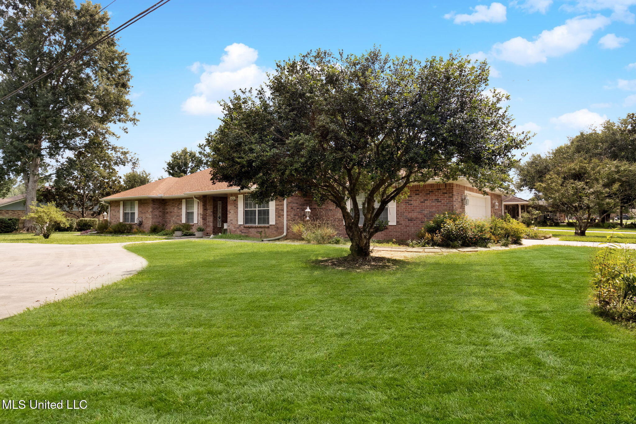 Property Photo: 626 Millbrook Parkway MS 39466