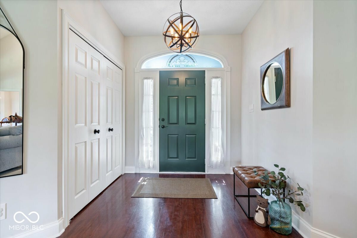 Property Photo: 6528 Fountain Springs Boulevard IN 46236
