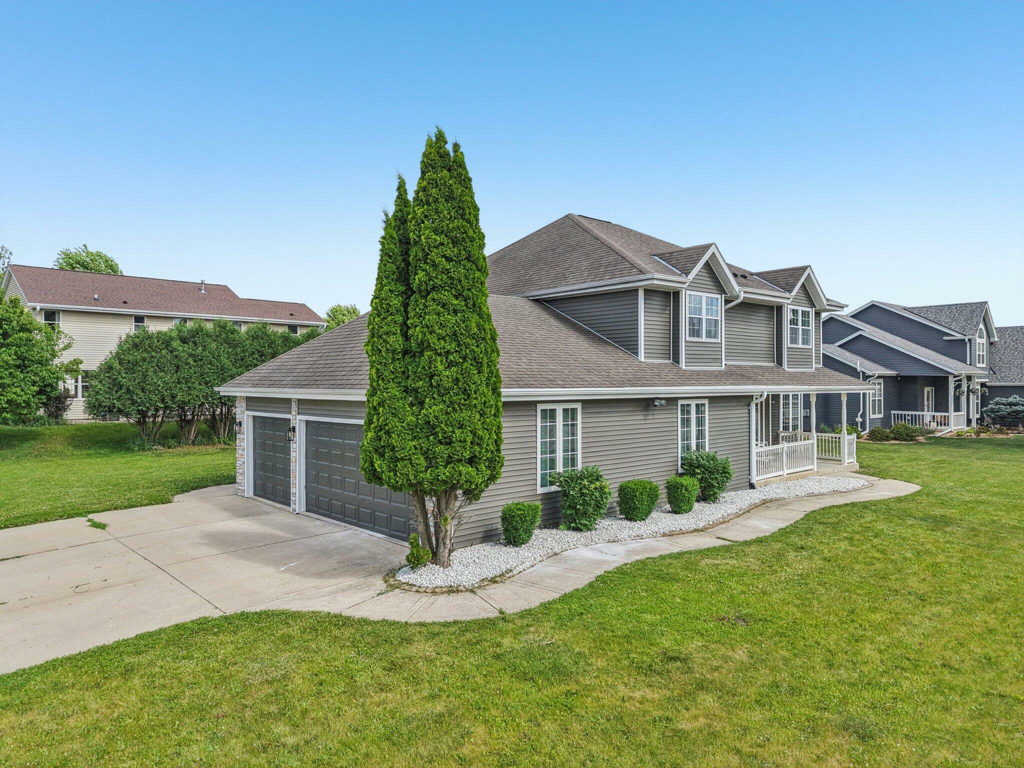 Property Photo: 1261 Shoal Ridge Rd WI 53066