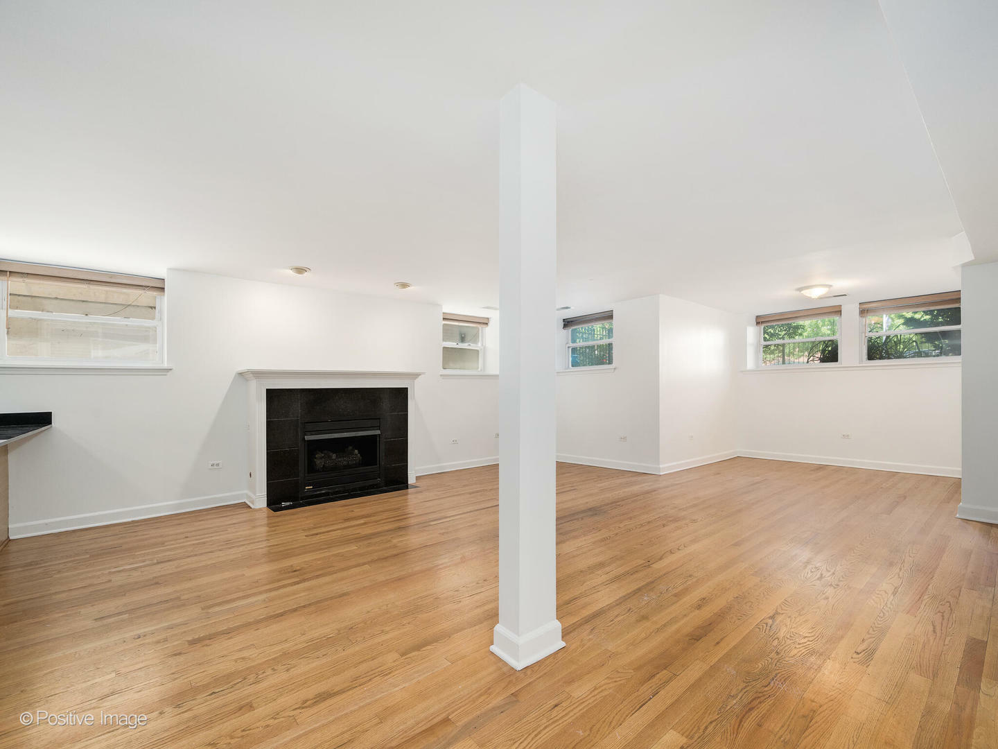 Property Photo: 4411 N Beacon Street G IL 60640