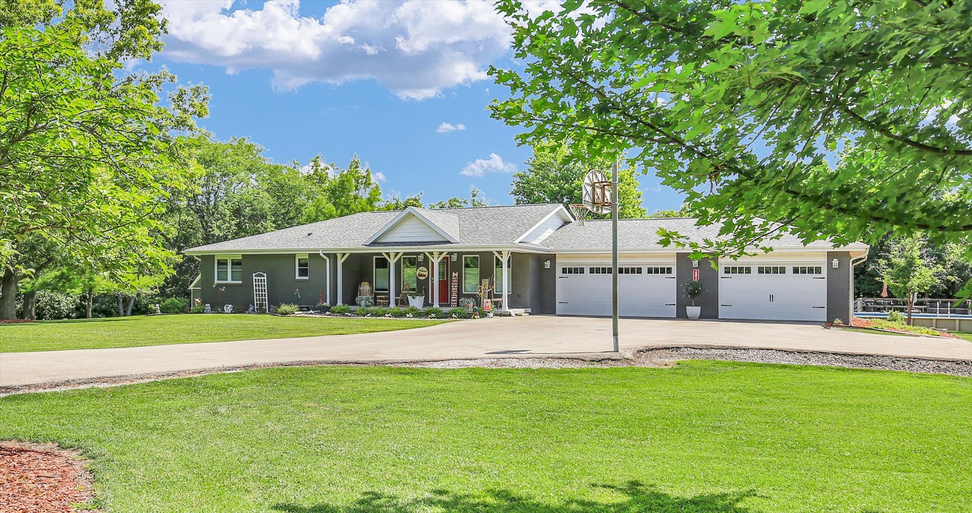 Property Photo:  401 A County Road 2500 N  IL 61853 