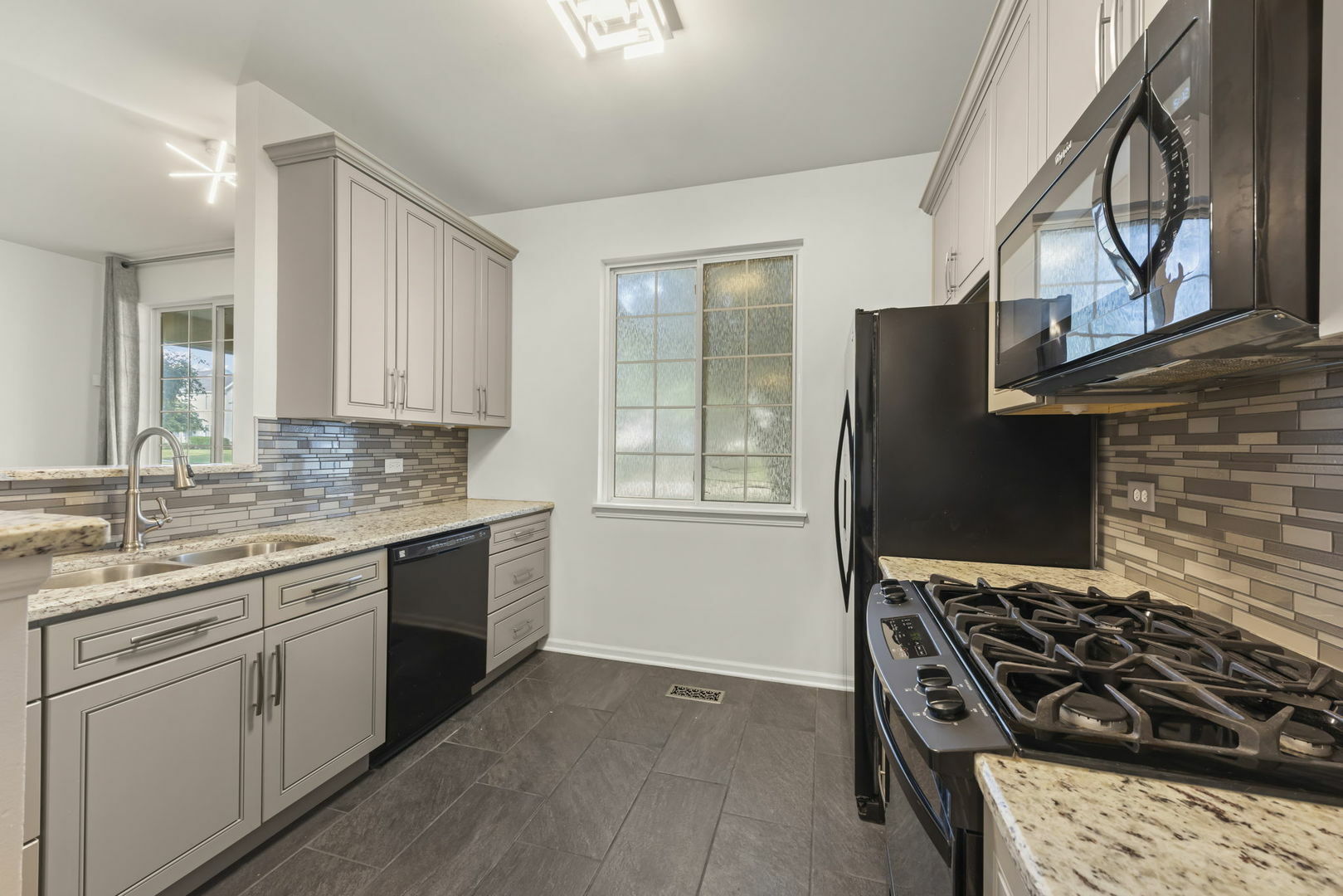 Property Photo: 135 Azalea Circle IL 60446
