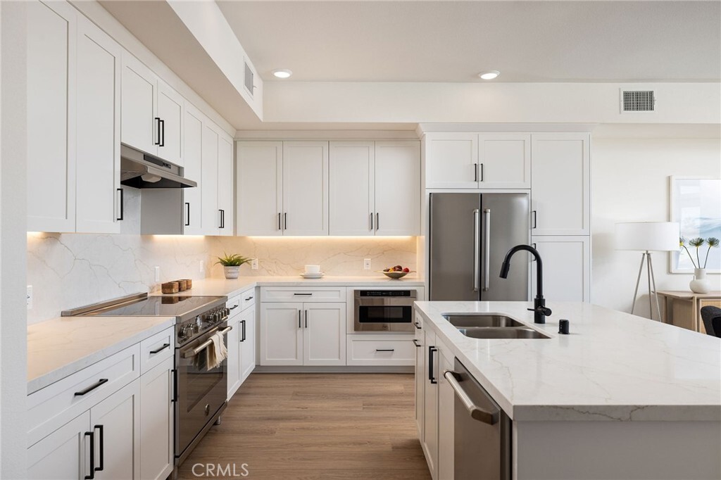 Property Photo: 414 Main Street 430 CA 92648