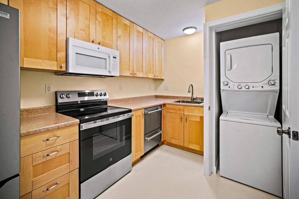Property Photo:  820 Casanova Avenue 75  CA 93940 