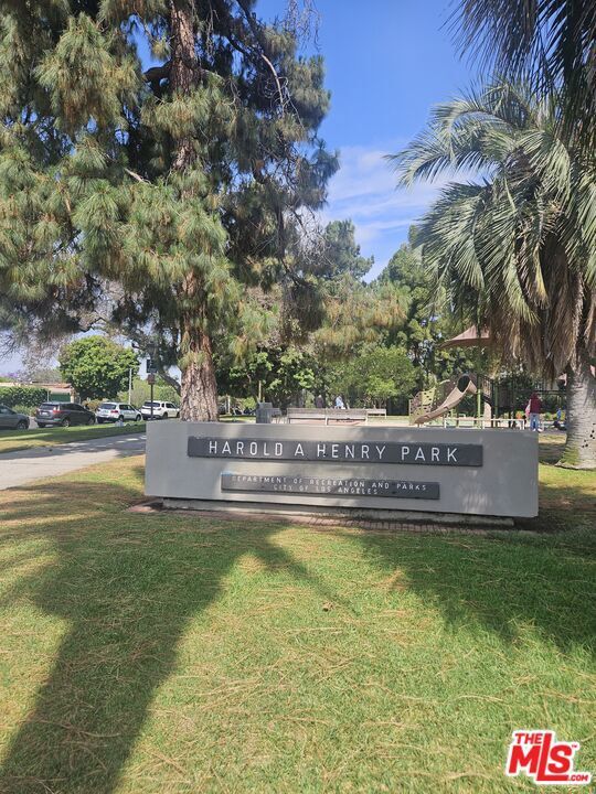 Property Photo: 854 1/2 S Plymouth Boulevard CA 90005