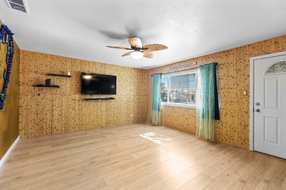 Property Photo: 7567 Skelton Way CA 95822