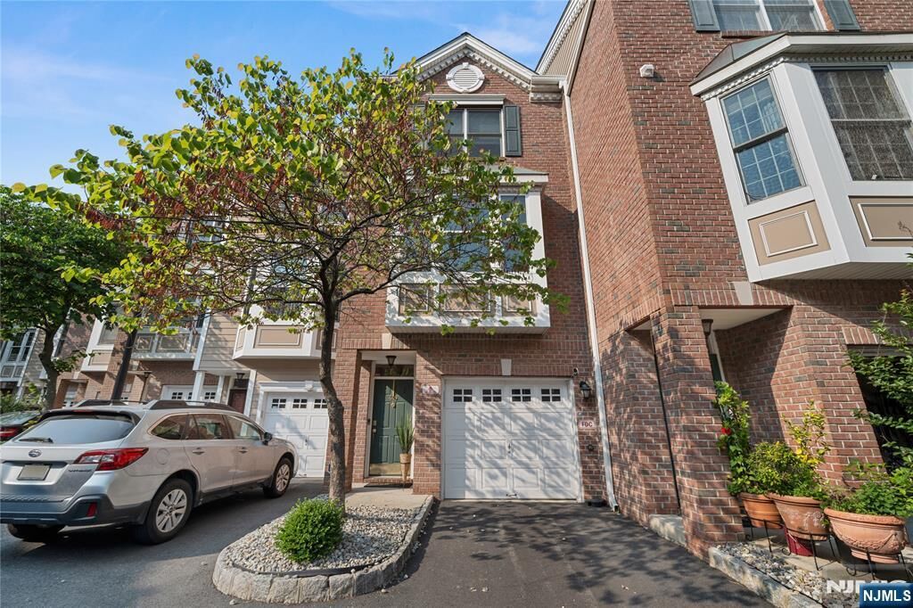 Property Photo:  449 Albany Court  NJ 07093 