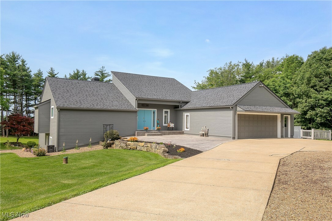 Property Photo: 13645 Salem Church Street NE OH 44669