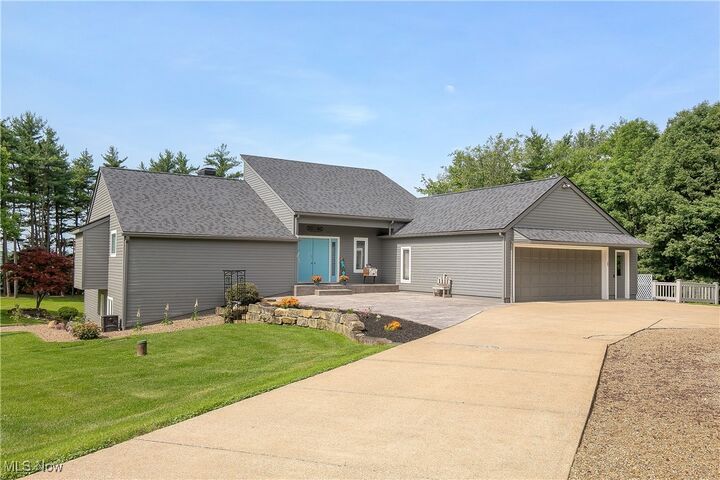 13645 Salem Church Street NE  Paris OH 44669 photo