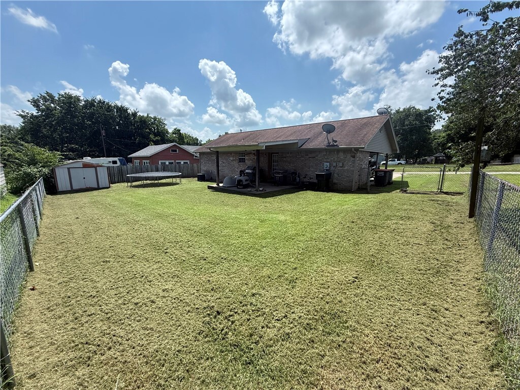 Property Photo: 604 W Carver Street AR 72949